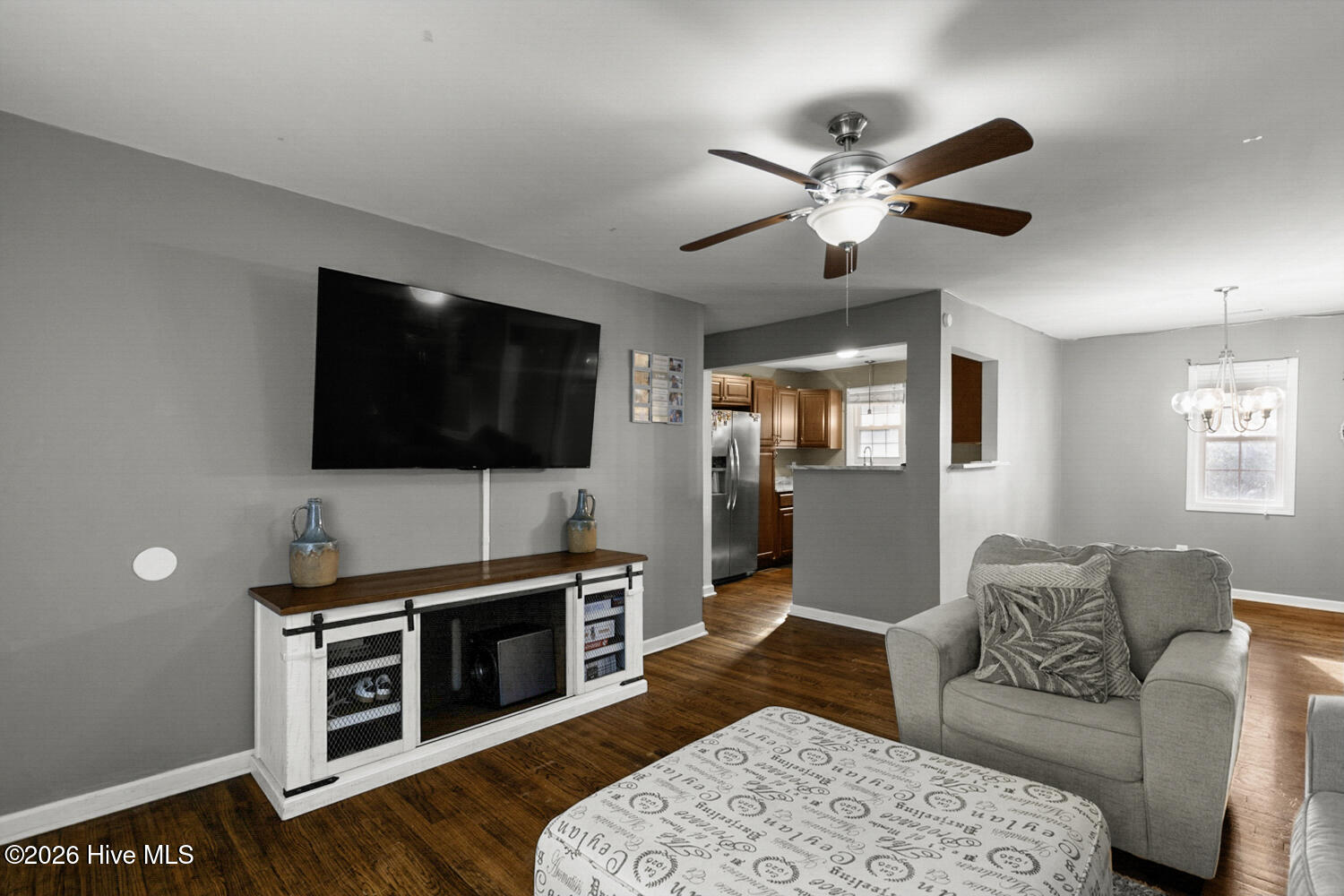 100550663 | Photo 15