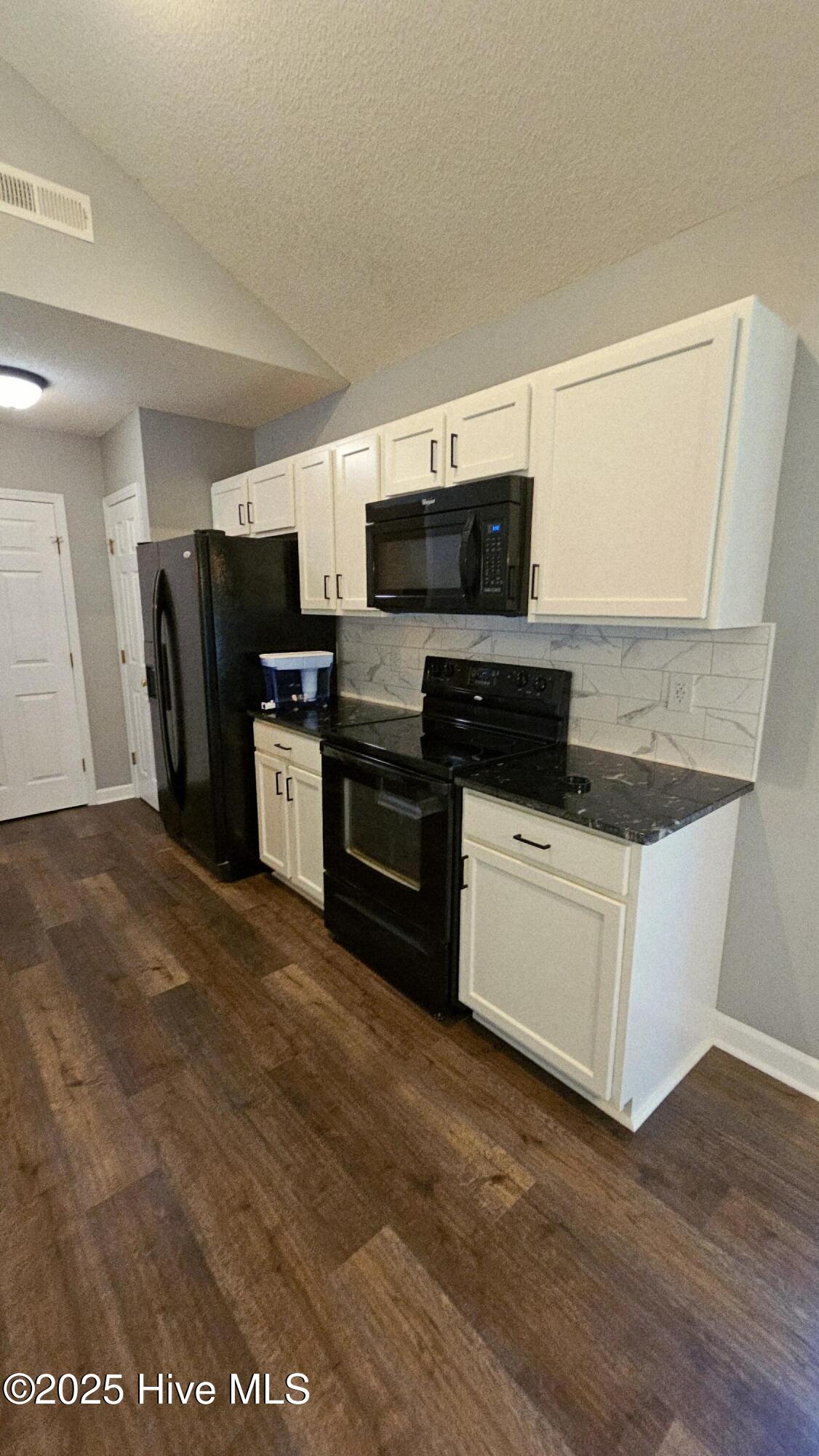 100538021 | Photo 16