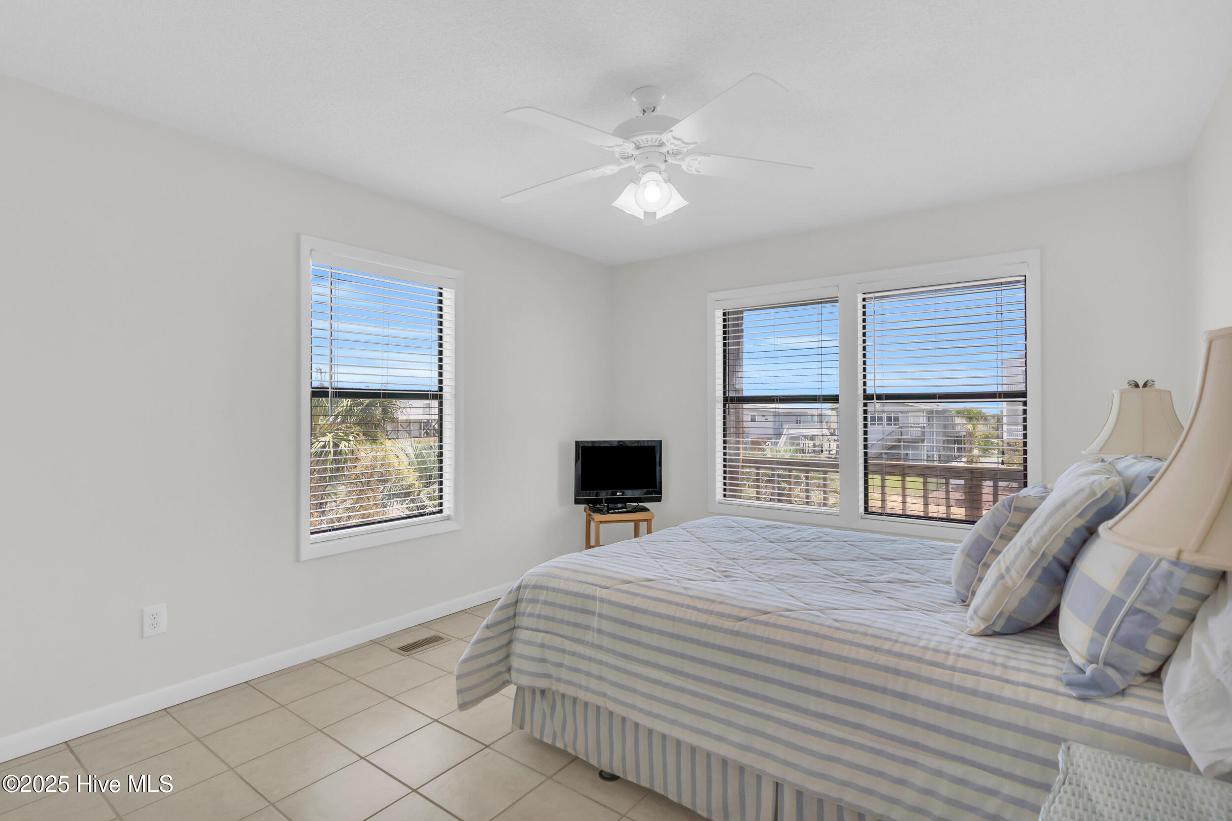 100521626 | Photo 24