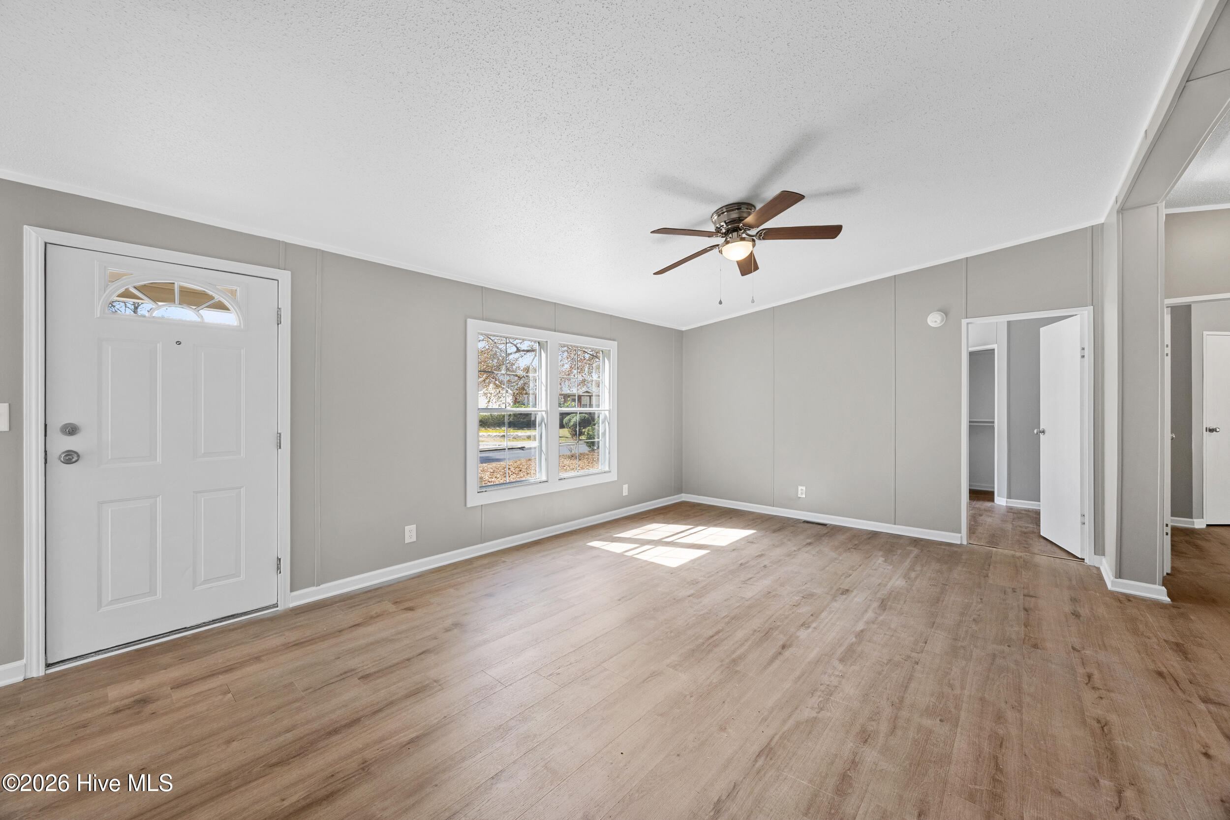 100560049 | Photo 11