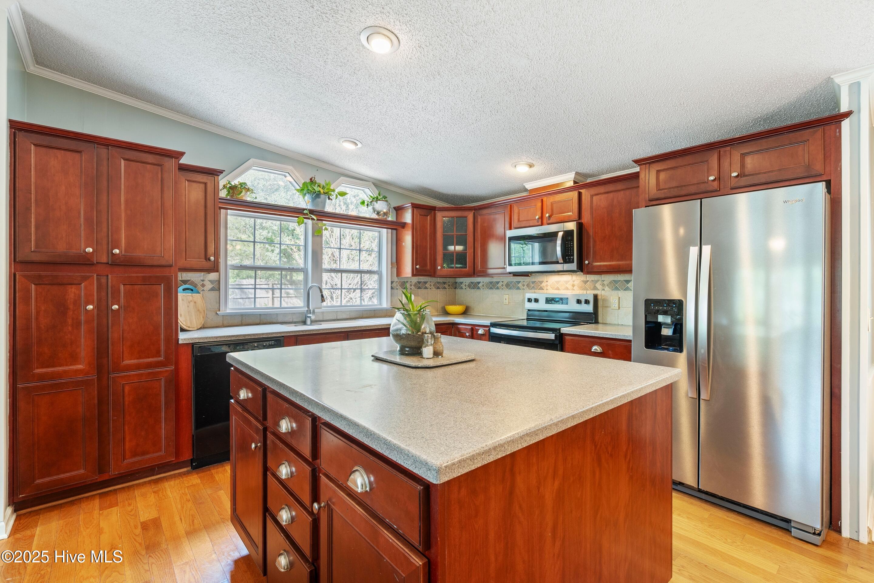 100535667 | Photo 28