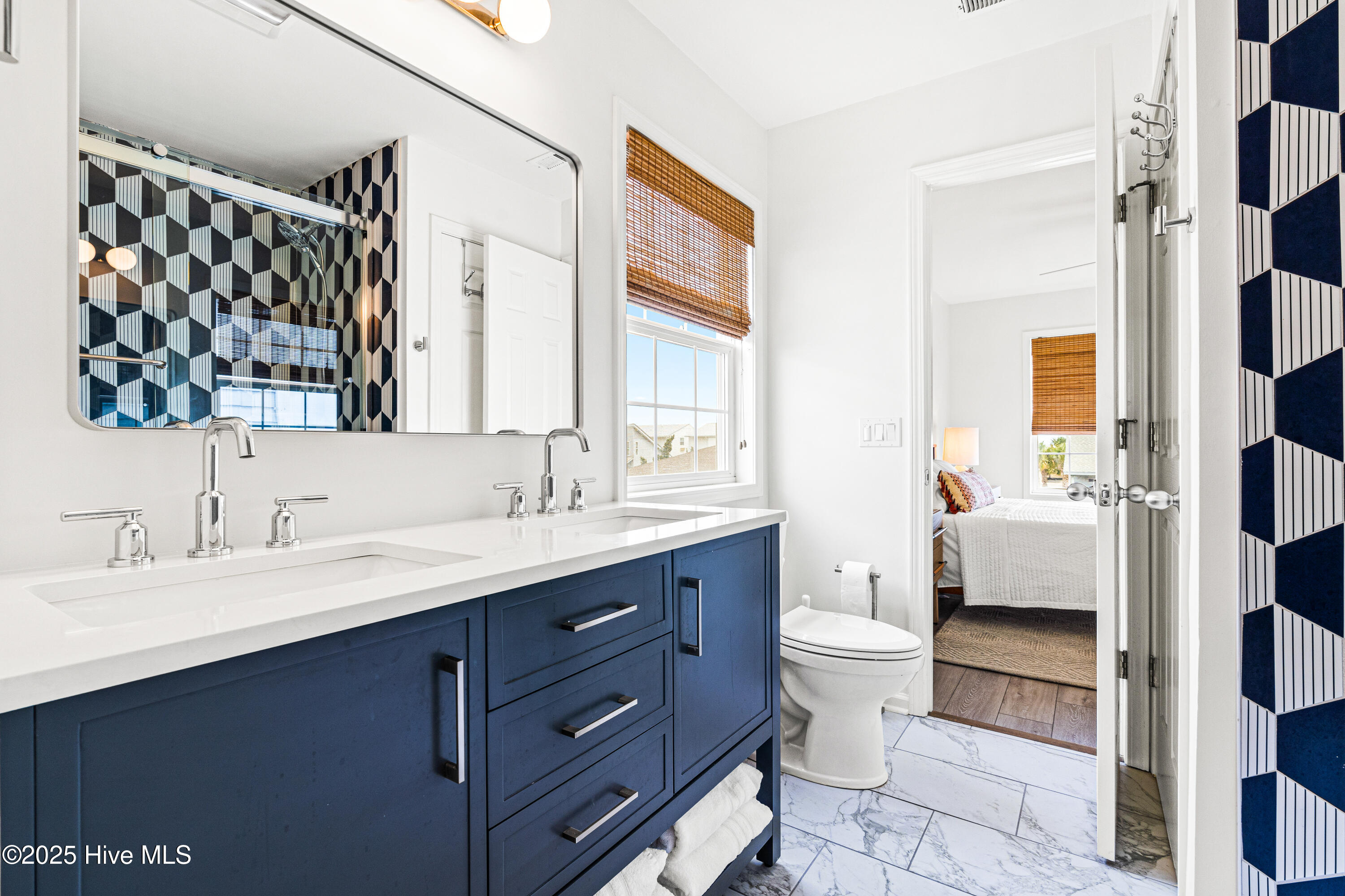 100510863 | Photo 36