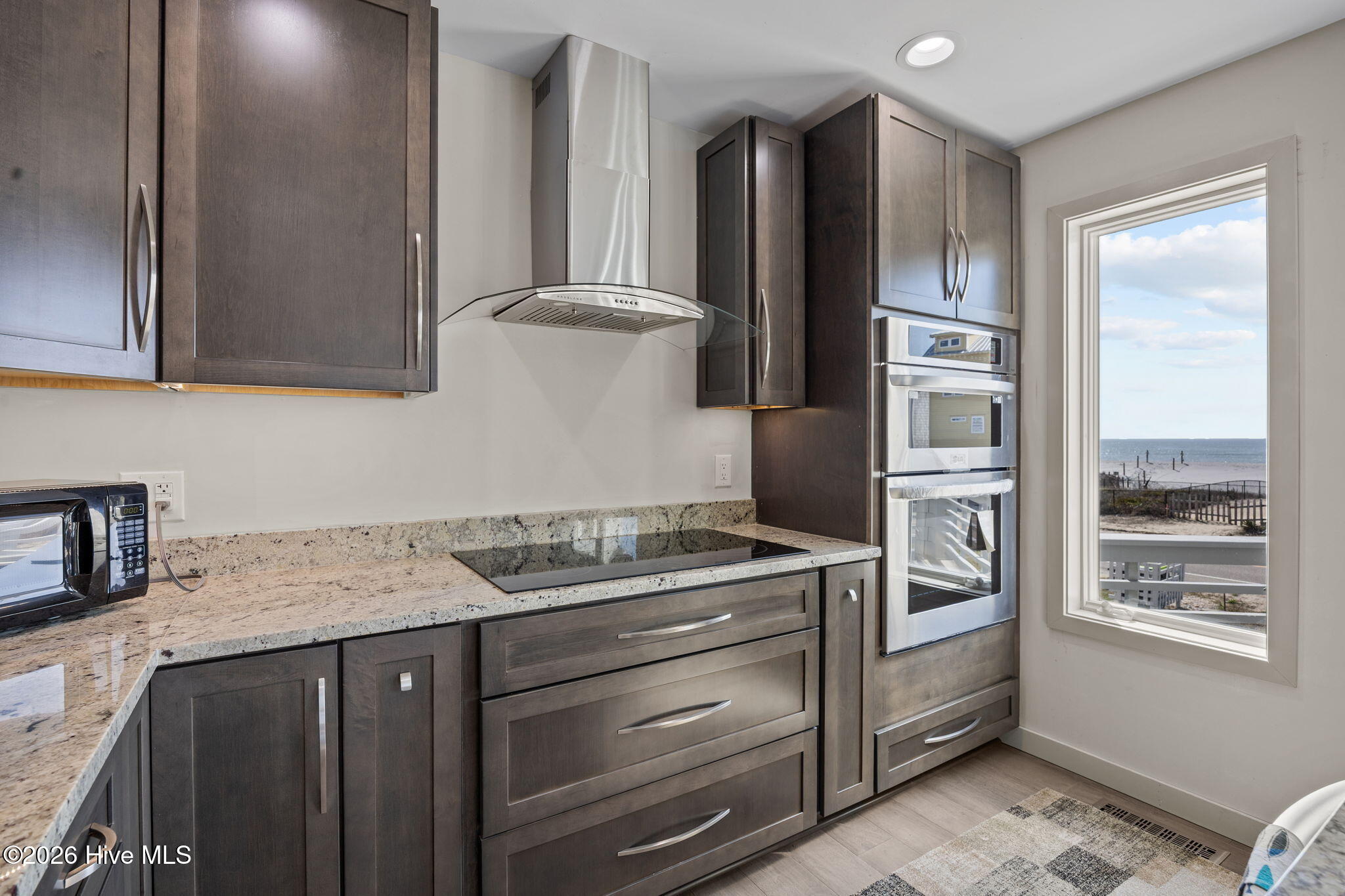 100557816 | Photo 31