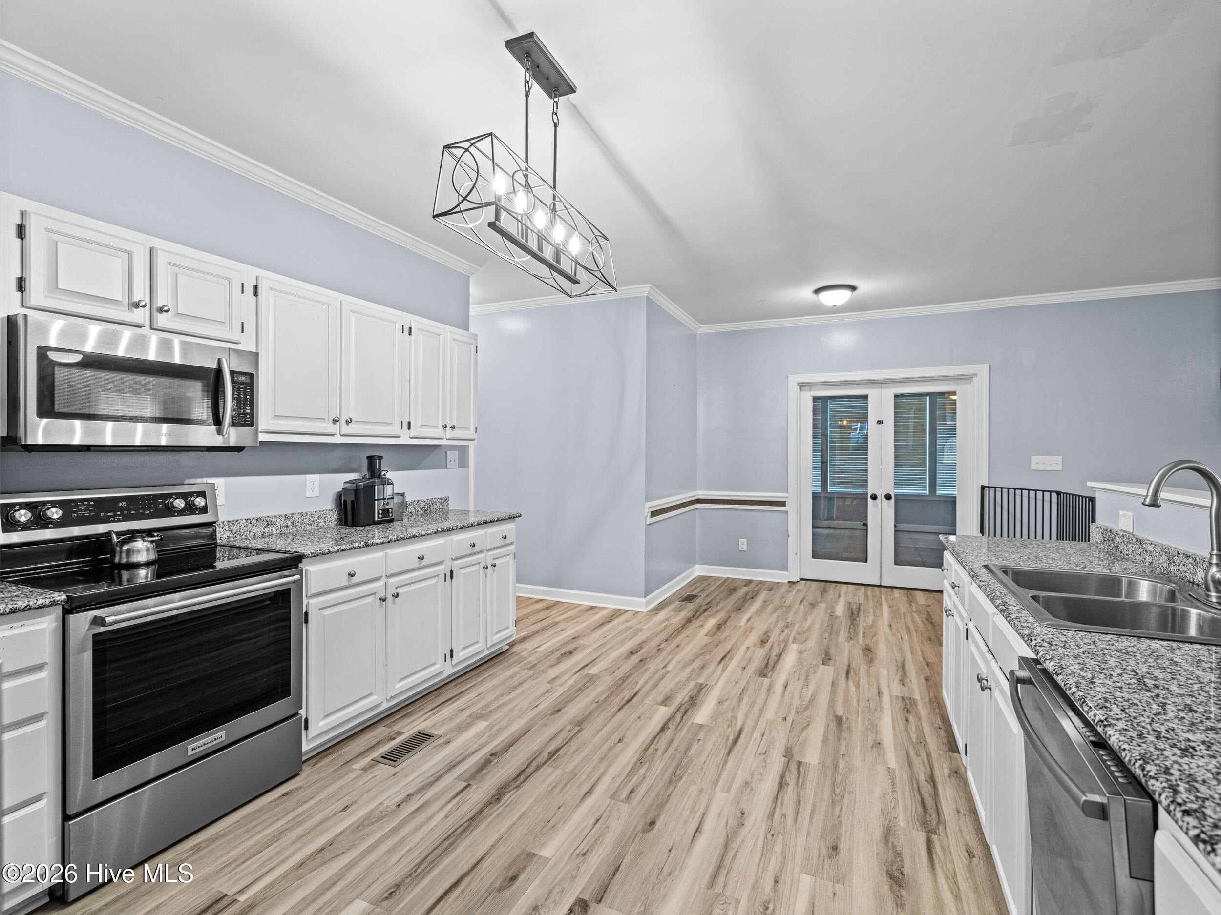 100555942 | Photo 18