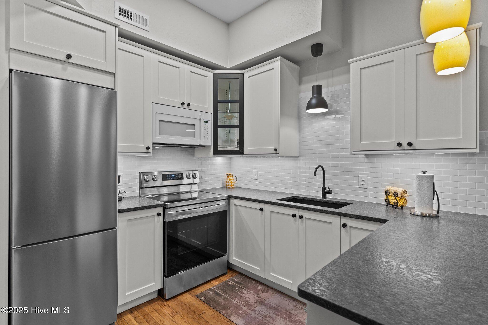 100543966 | Photo 10