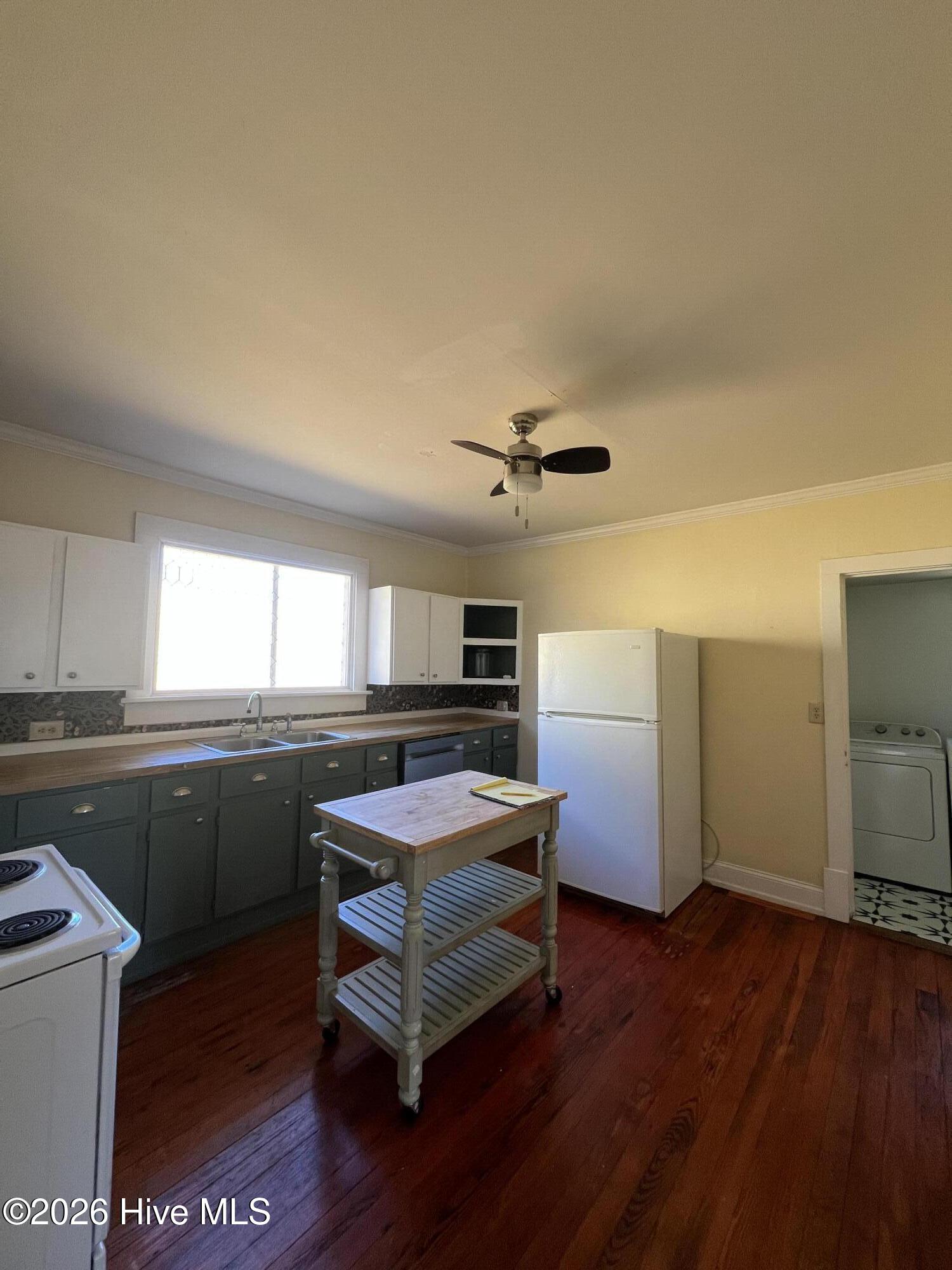 915 Saint David Street