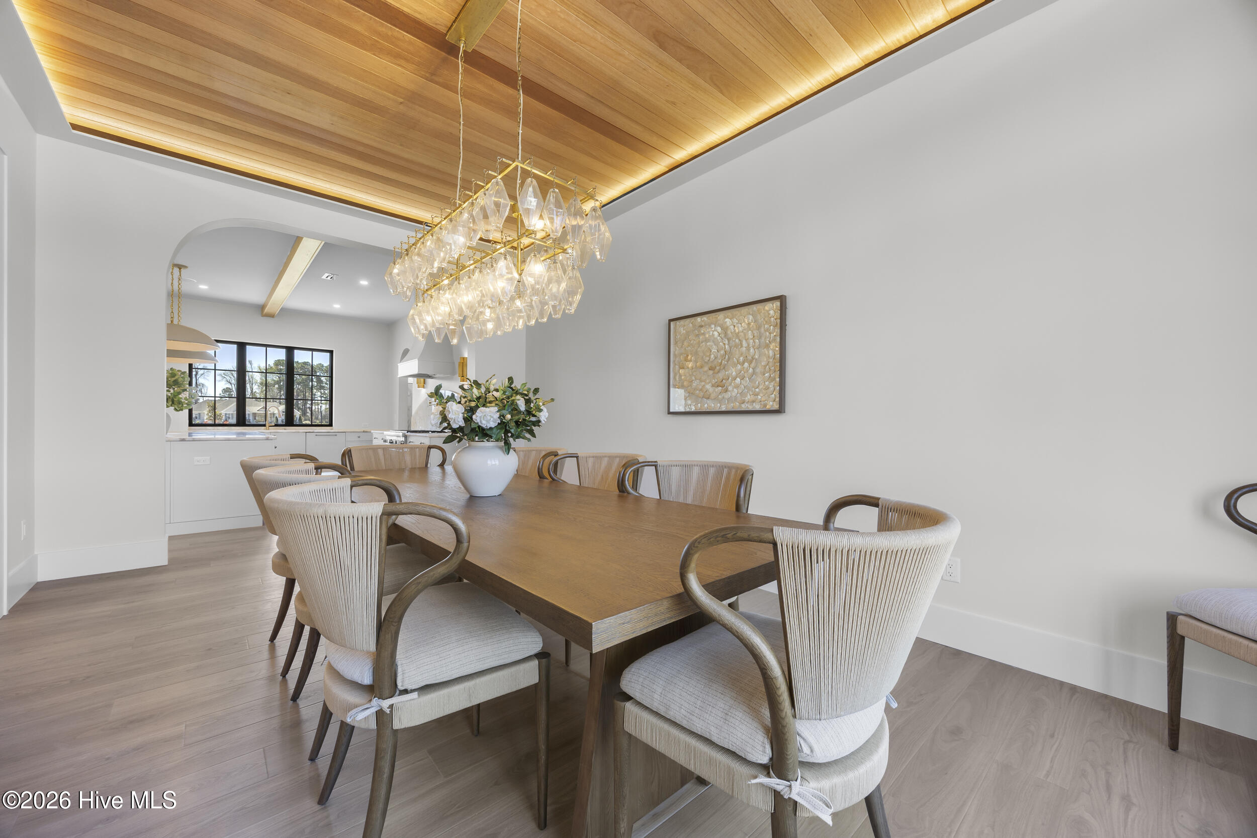 100561987 | Photo 35