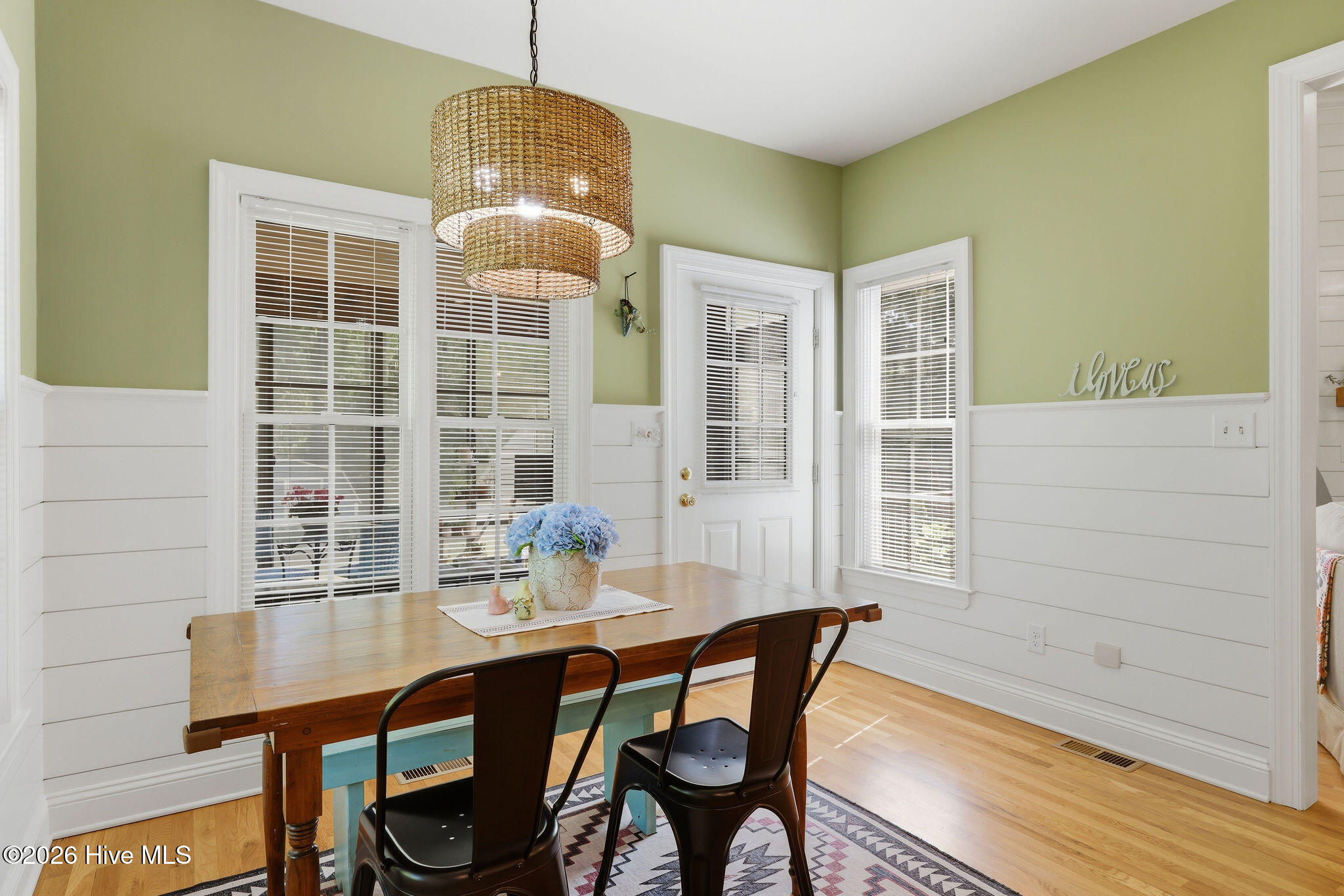 100565672 | Photo 18