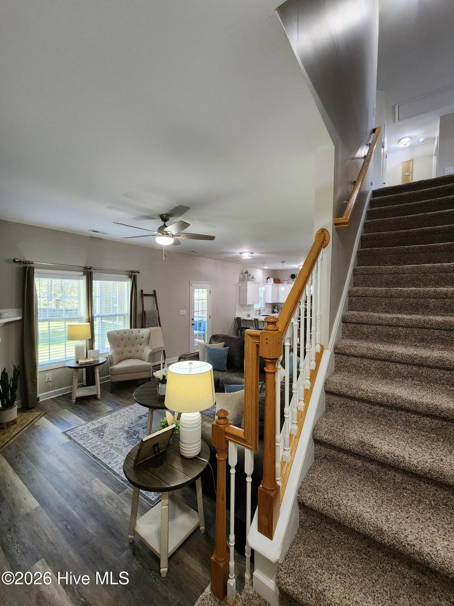 100570364 | Photo 25