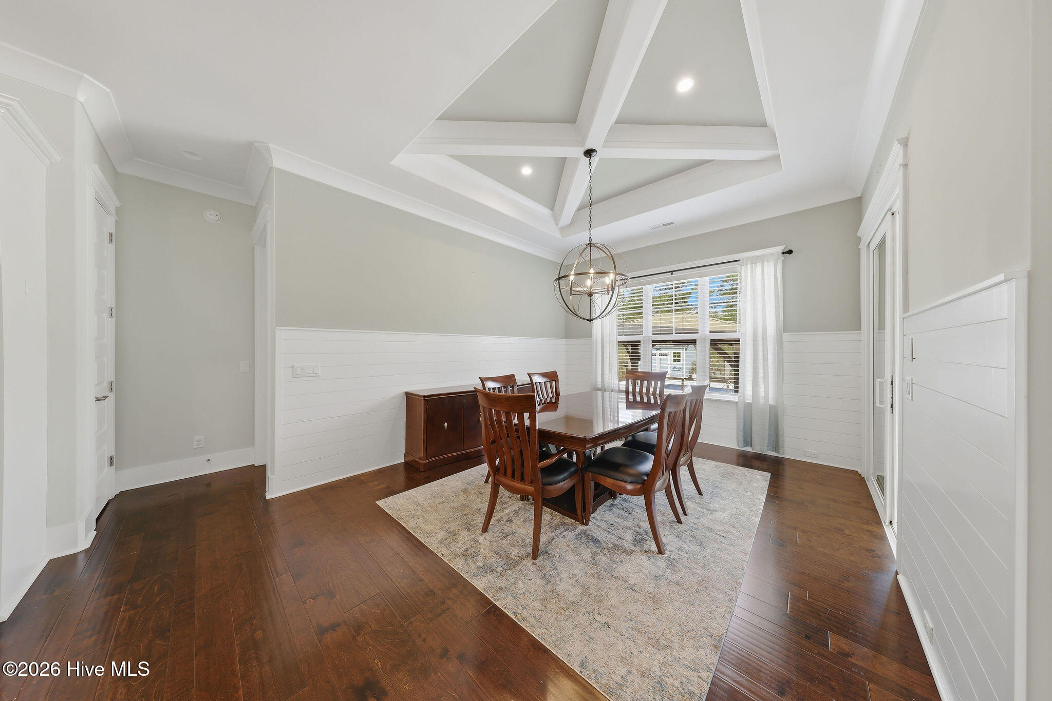 100562967 | Photo 23