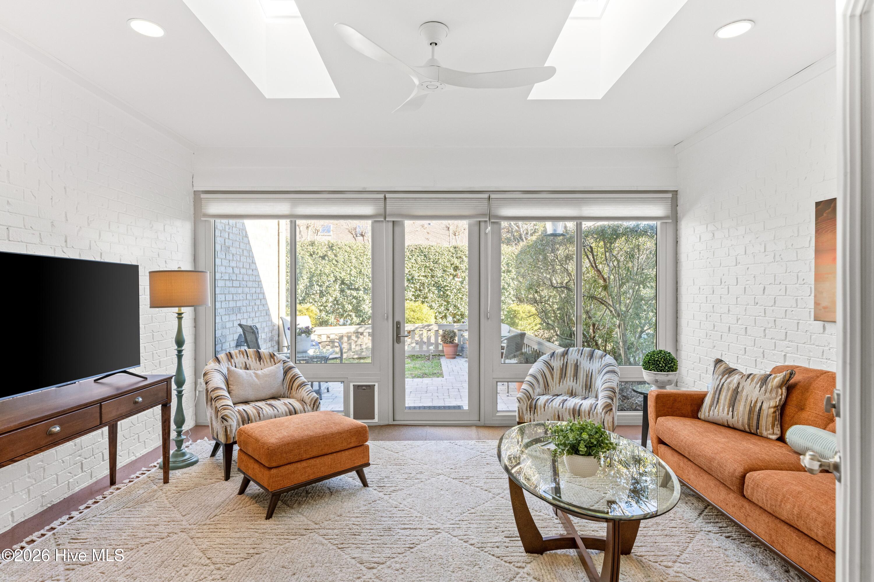 100552646 | Photo 16