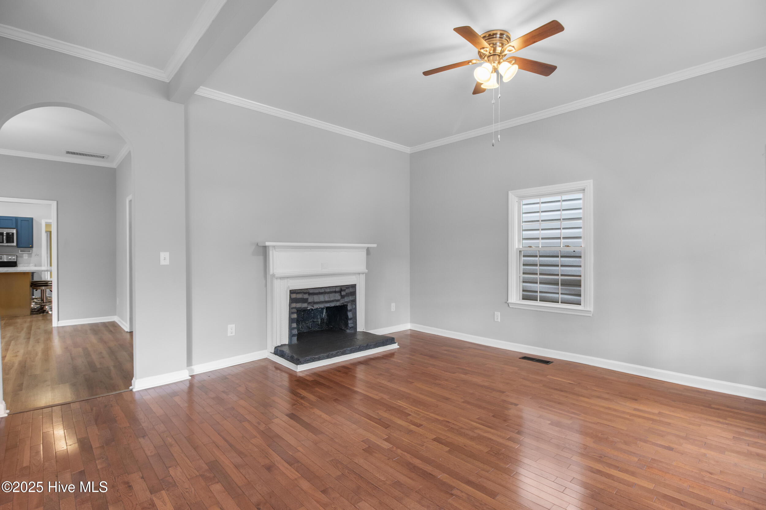 100528550 | Photo 12