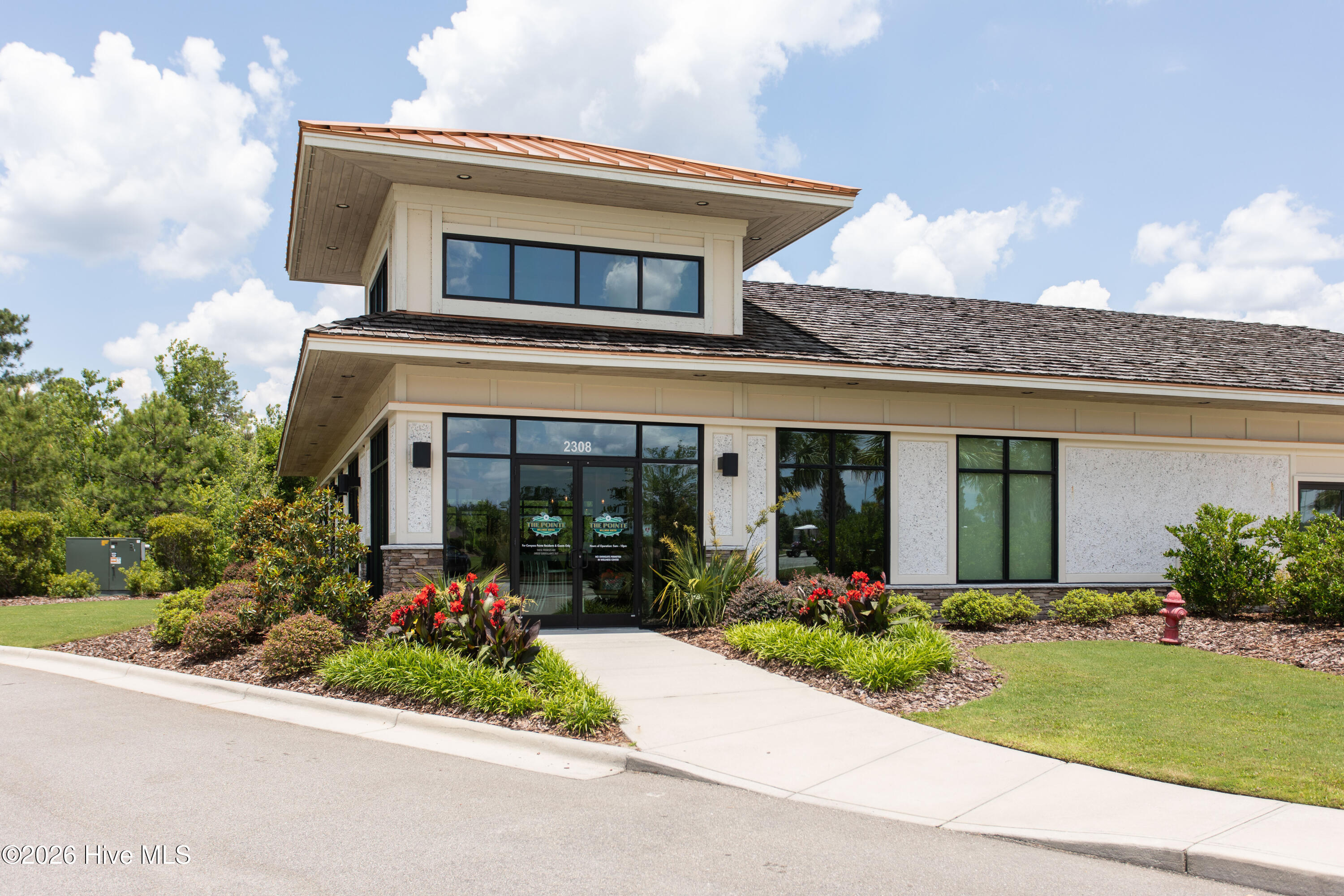 100558232 | Photo 71