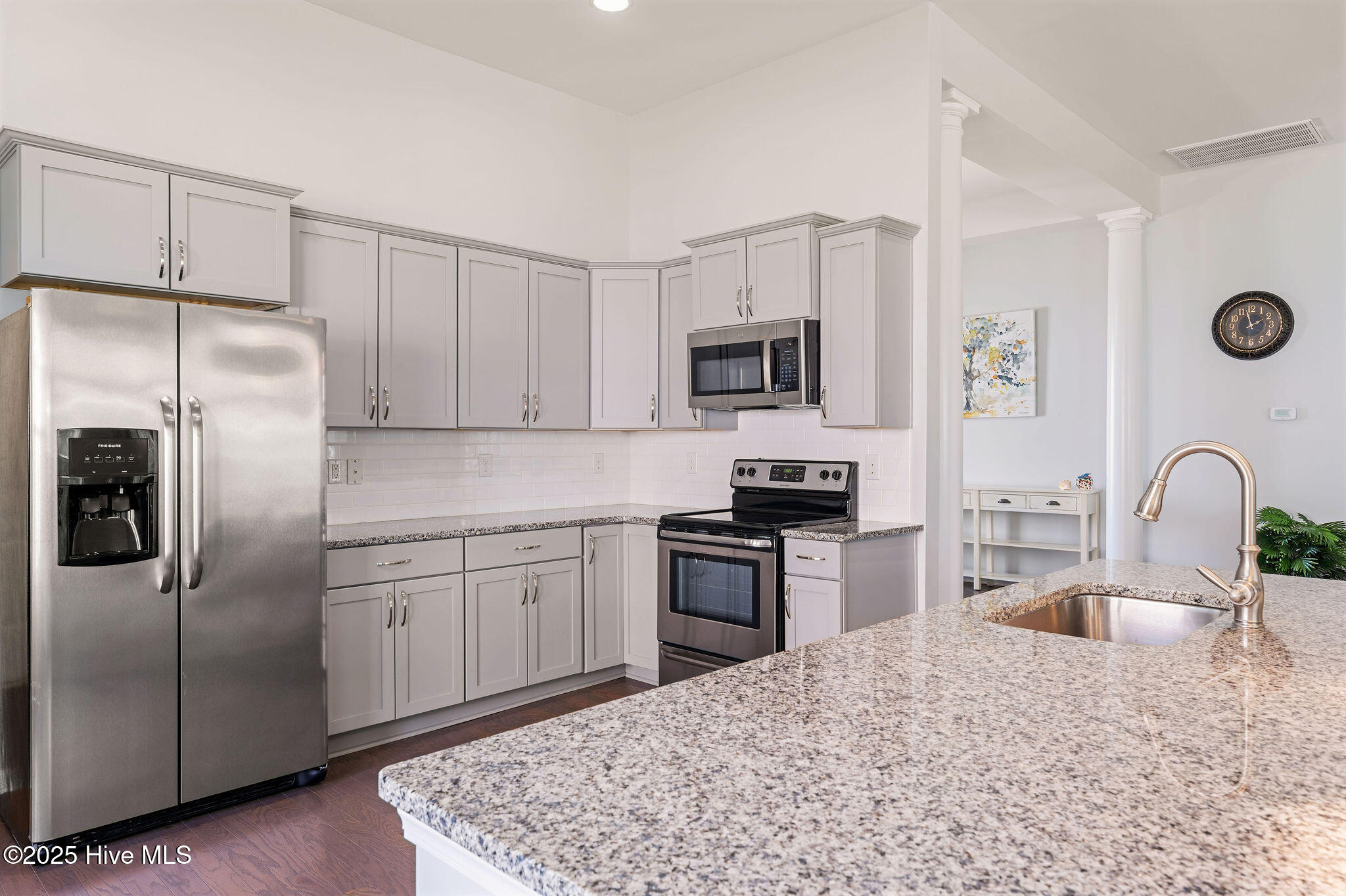 100550824 | Photo 27