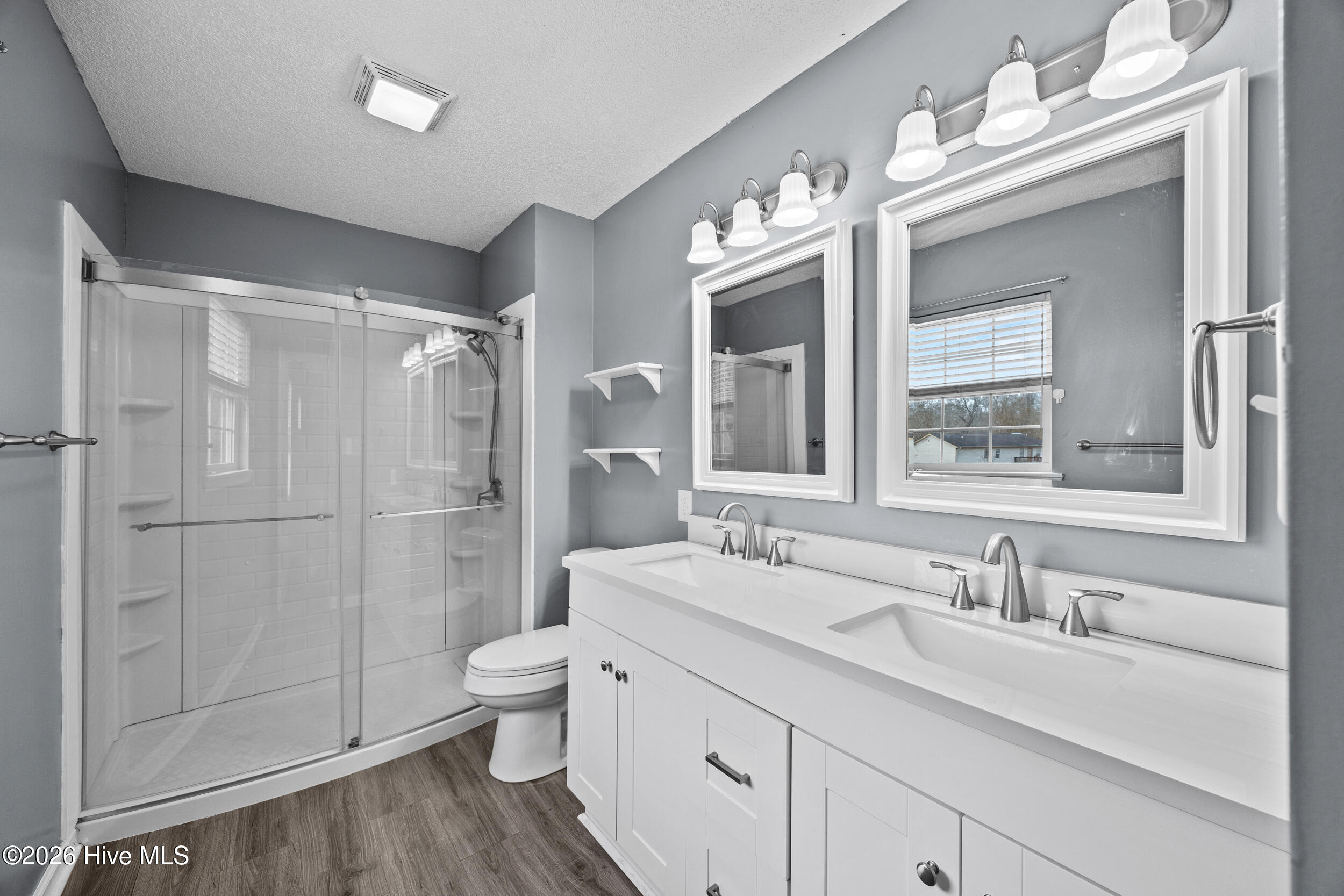 100547935 | Photo 15