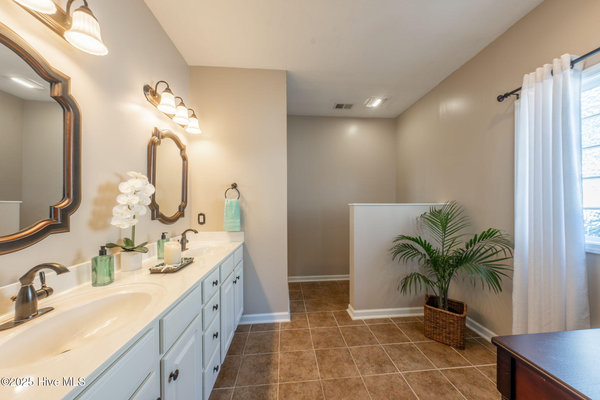 100528554 | Photo 22