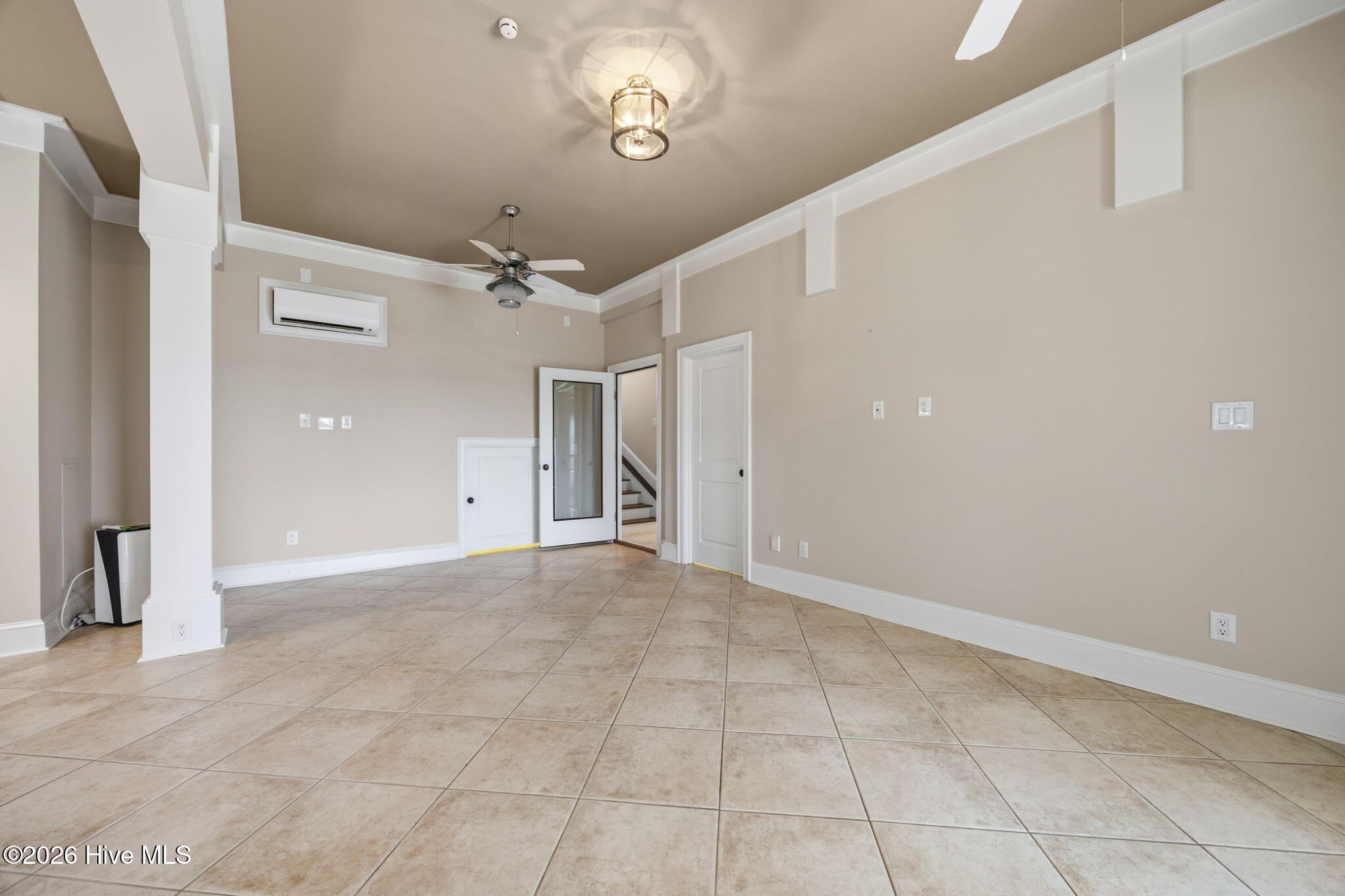 100561060 | Photo 52