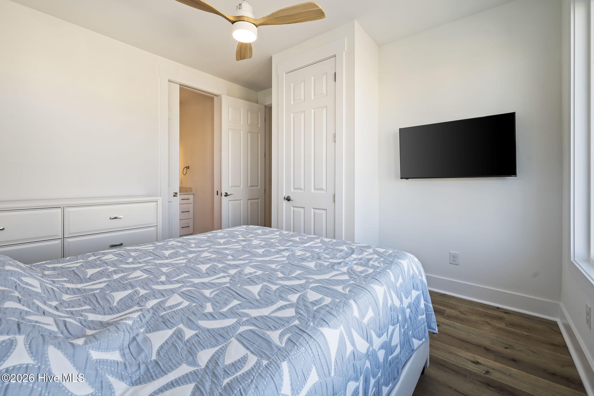 100550572 | Photo 27