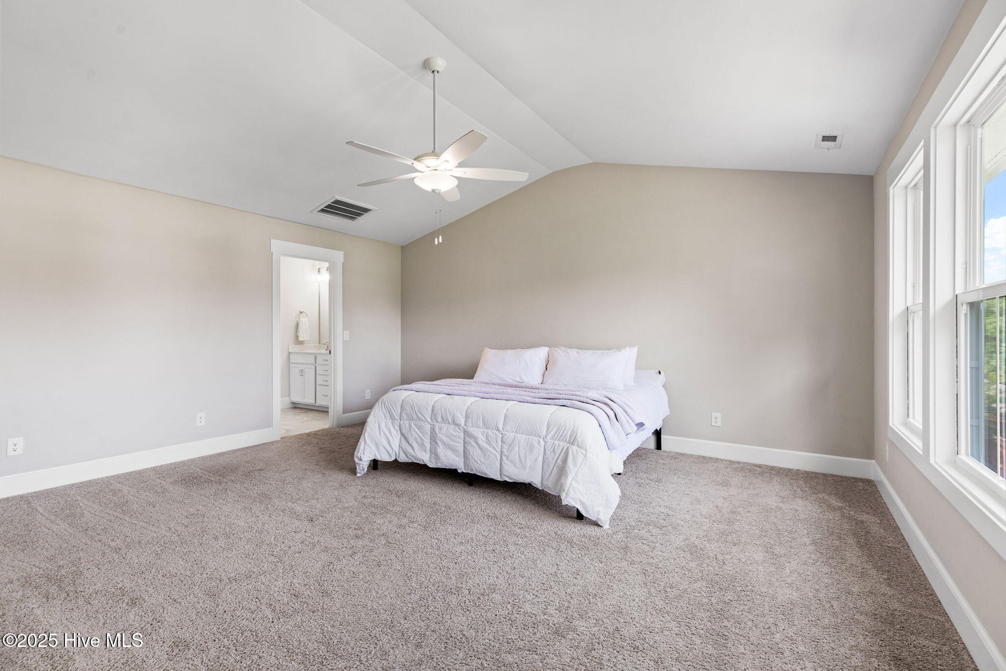 100547304 | Photo 30