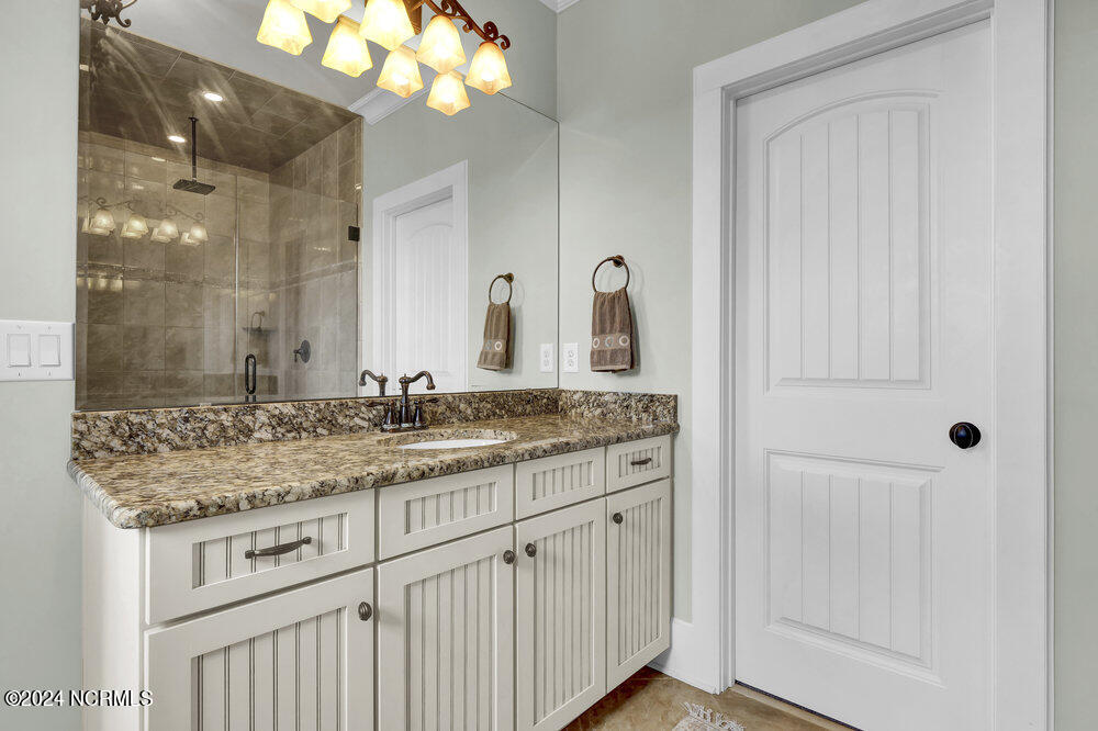 100498351 | Photo 32