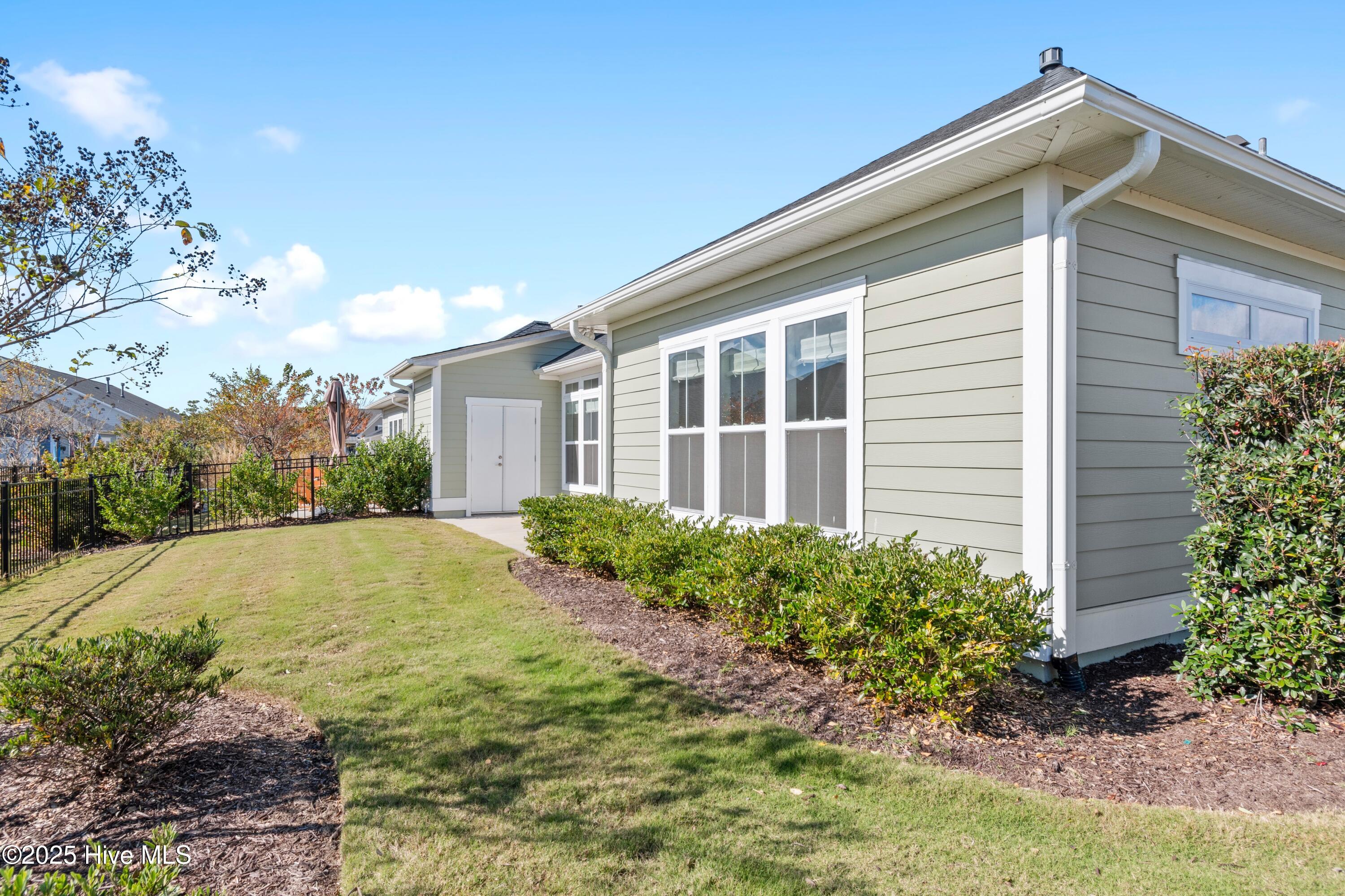 100539613 | Photo 36