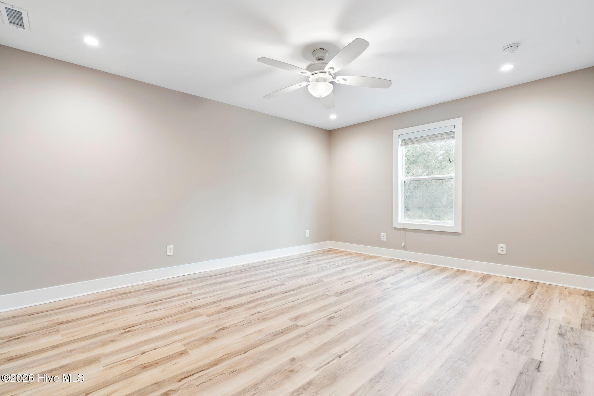 100554354 | Photo 31