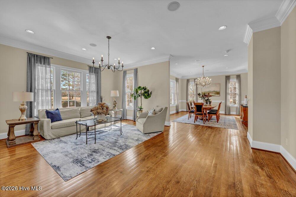 100558006 | Photo 10