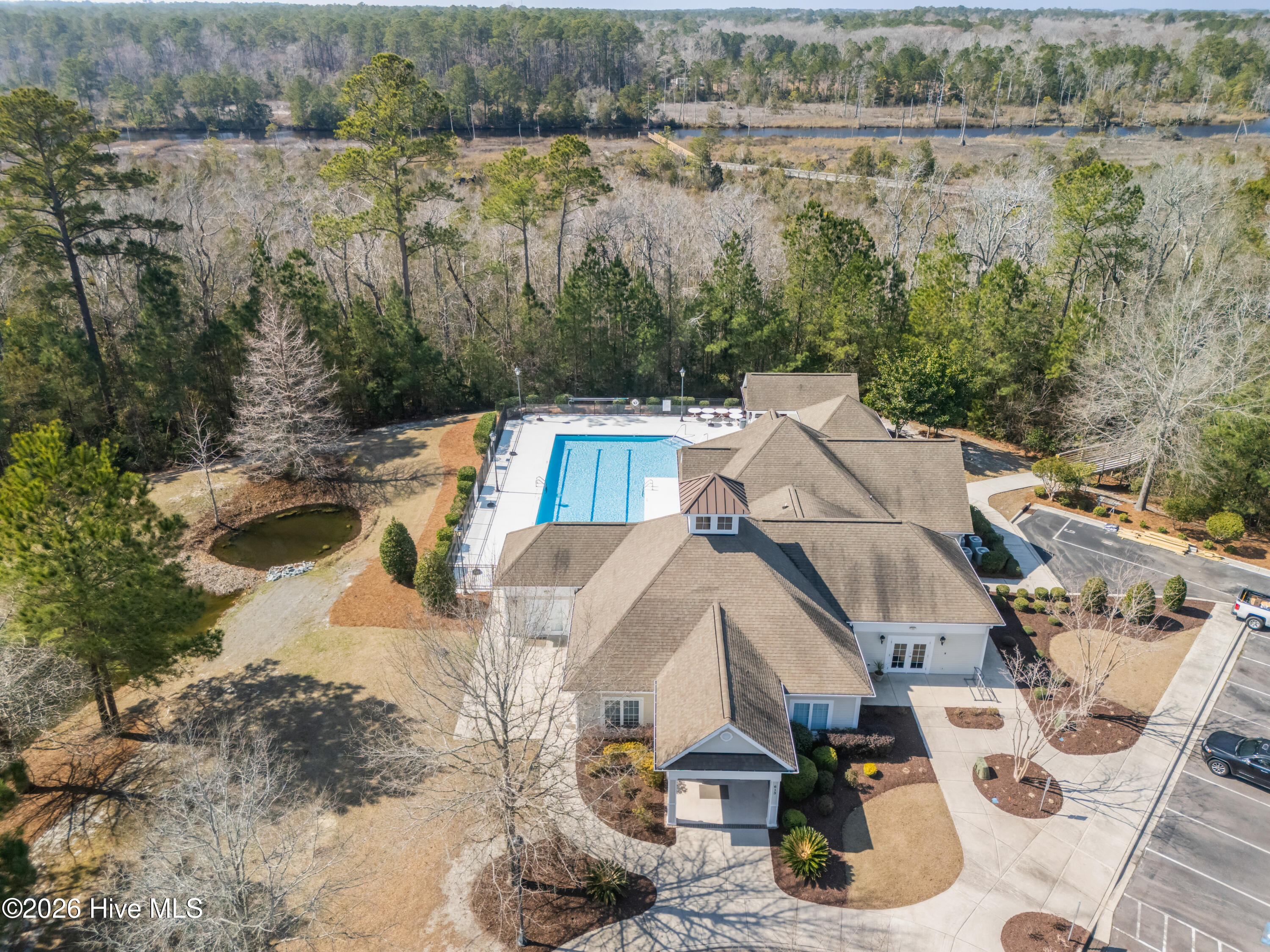 100561670 | Photo 40