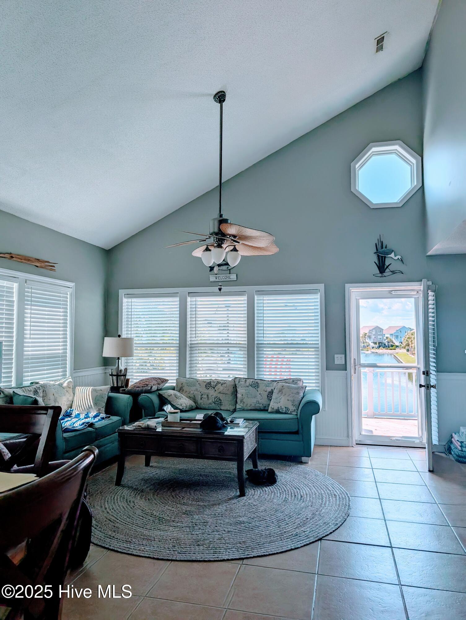 100515123 | Photo 25