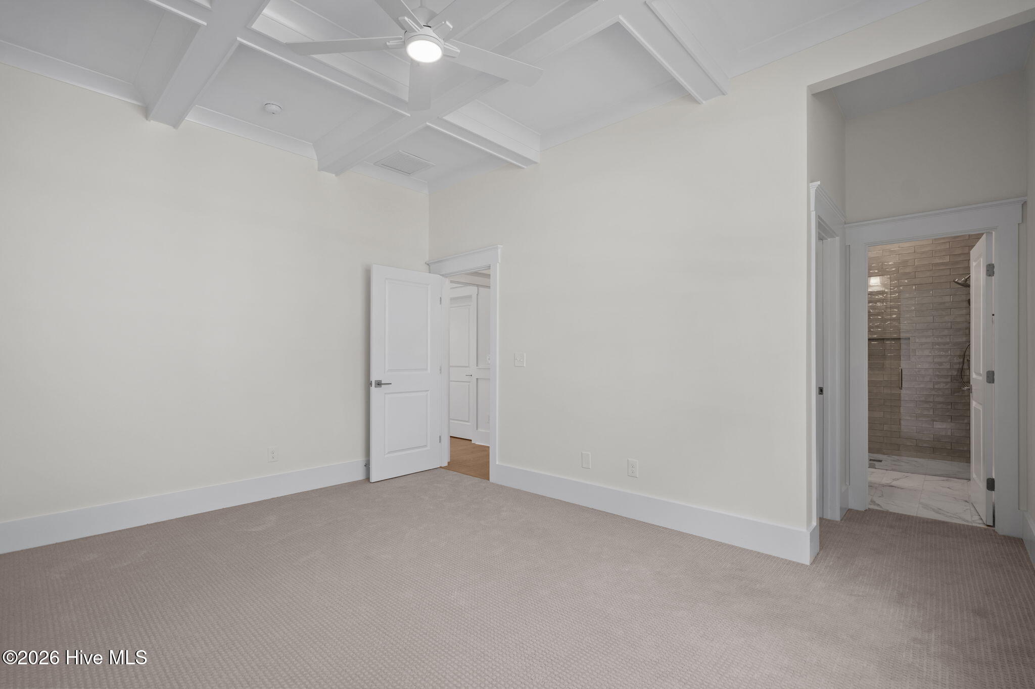 100564370 | Photo 35