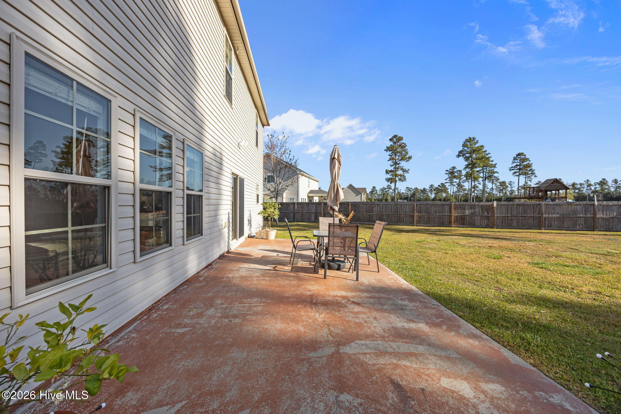 100565873 | Photo 49