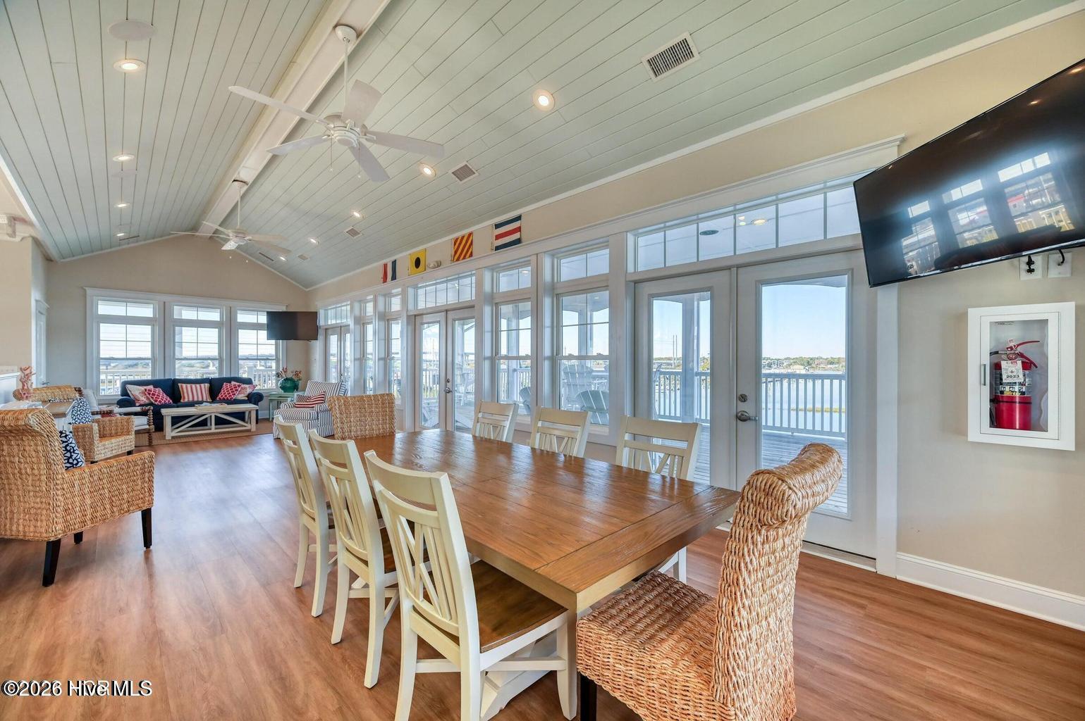 100559517 | Photo 23