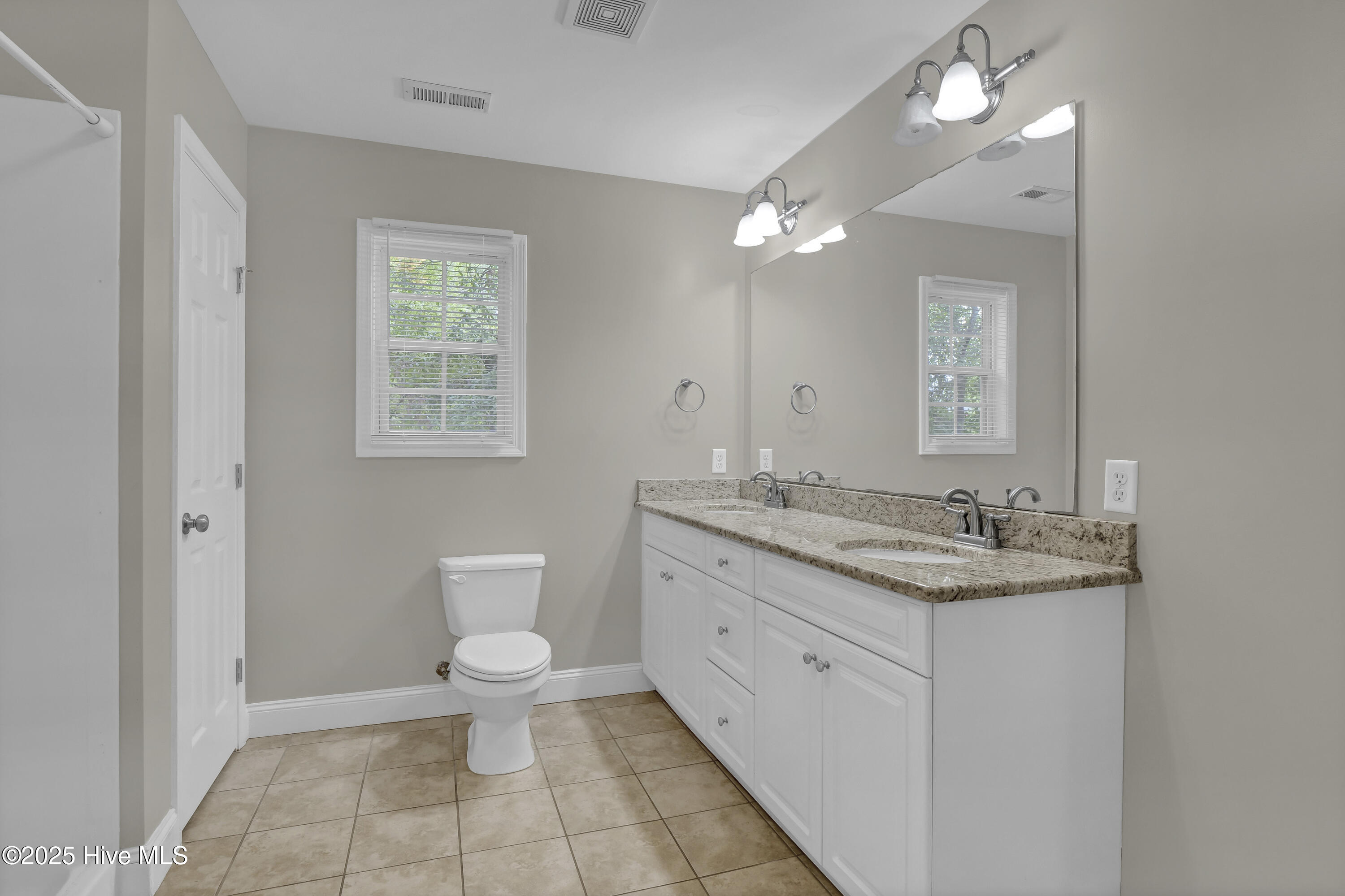 100531492 | Photo 18