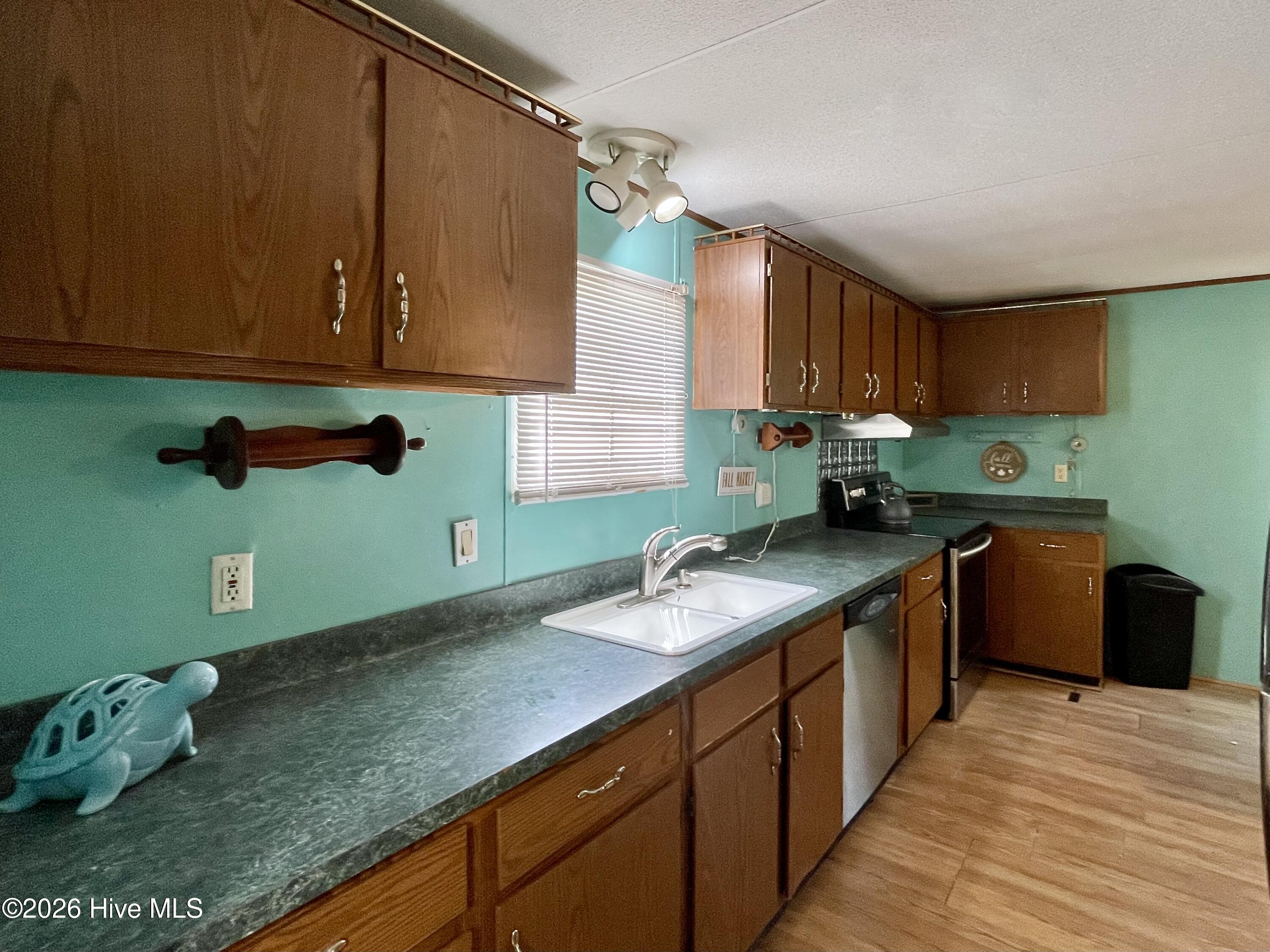 100569888 | Photo 14