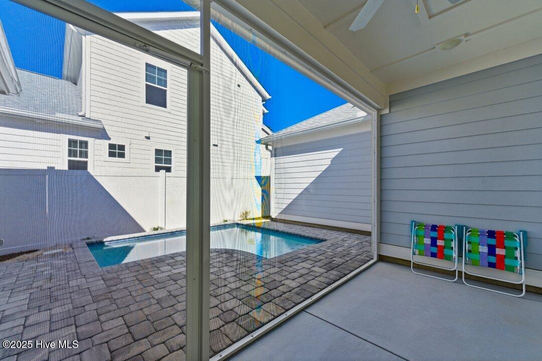 100543615 | Photo 32