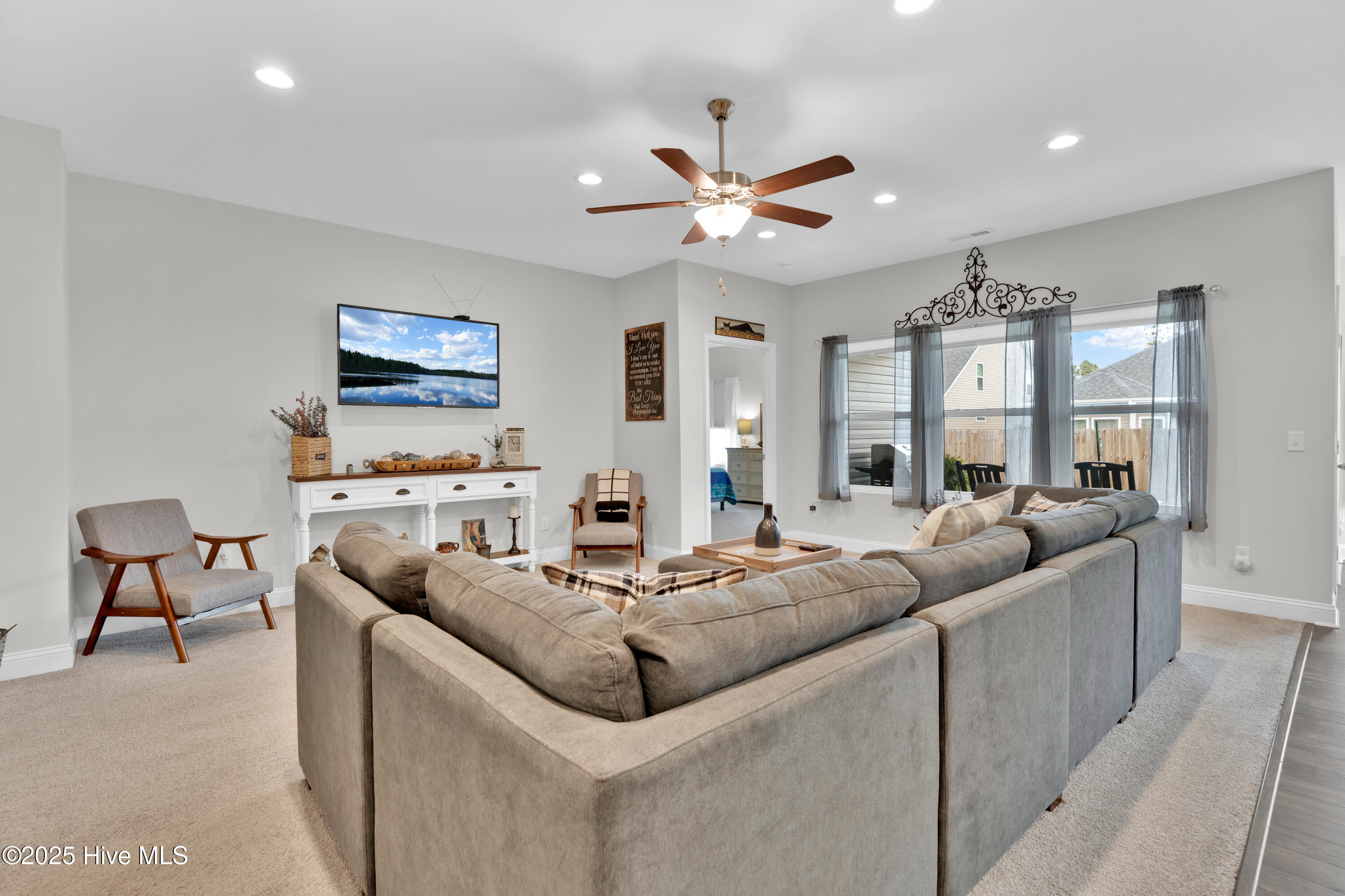 100532517 | Photo 23