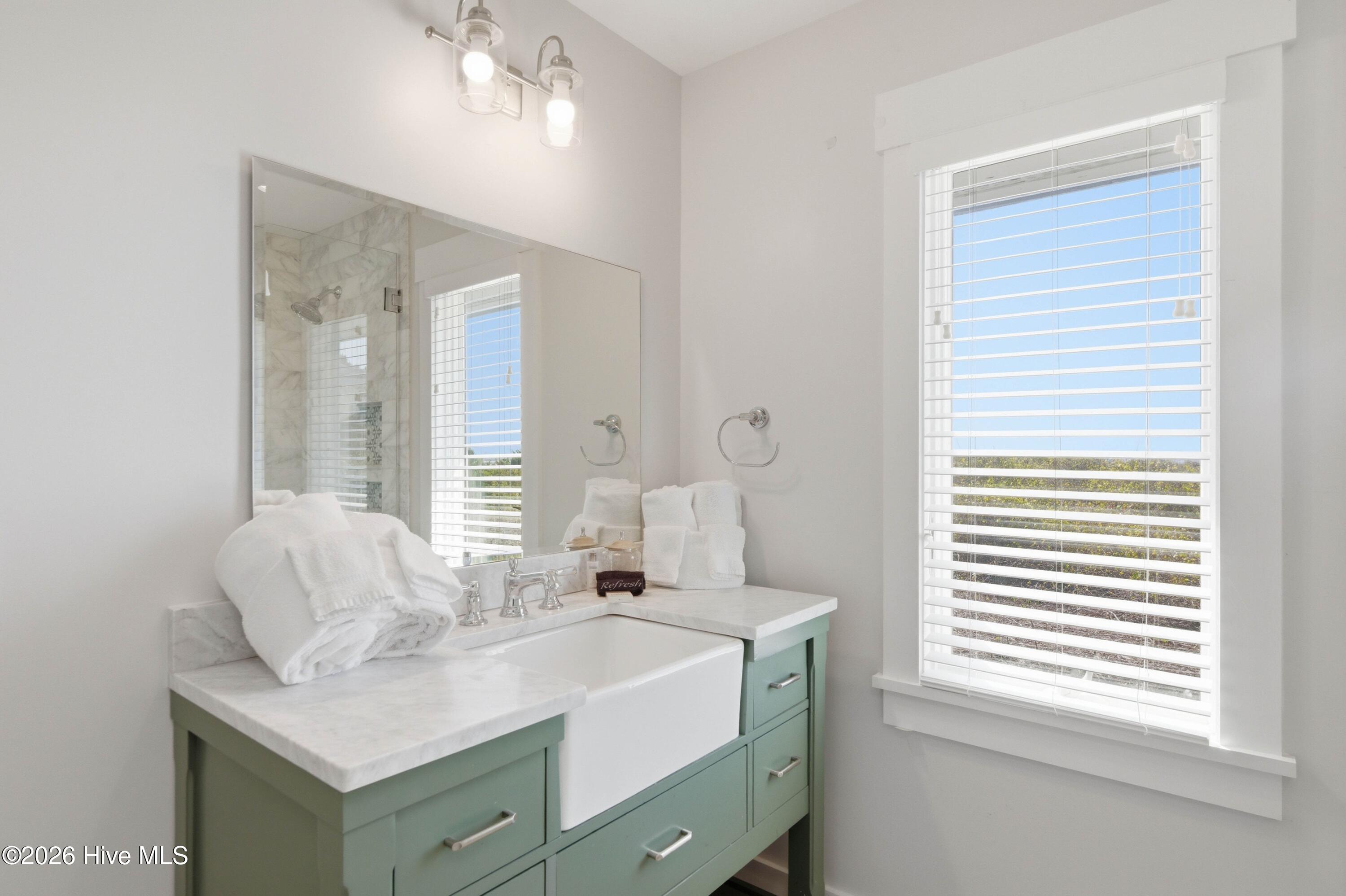 100560271 | Photo 37