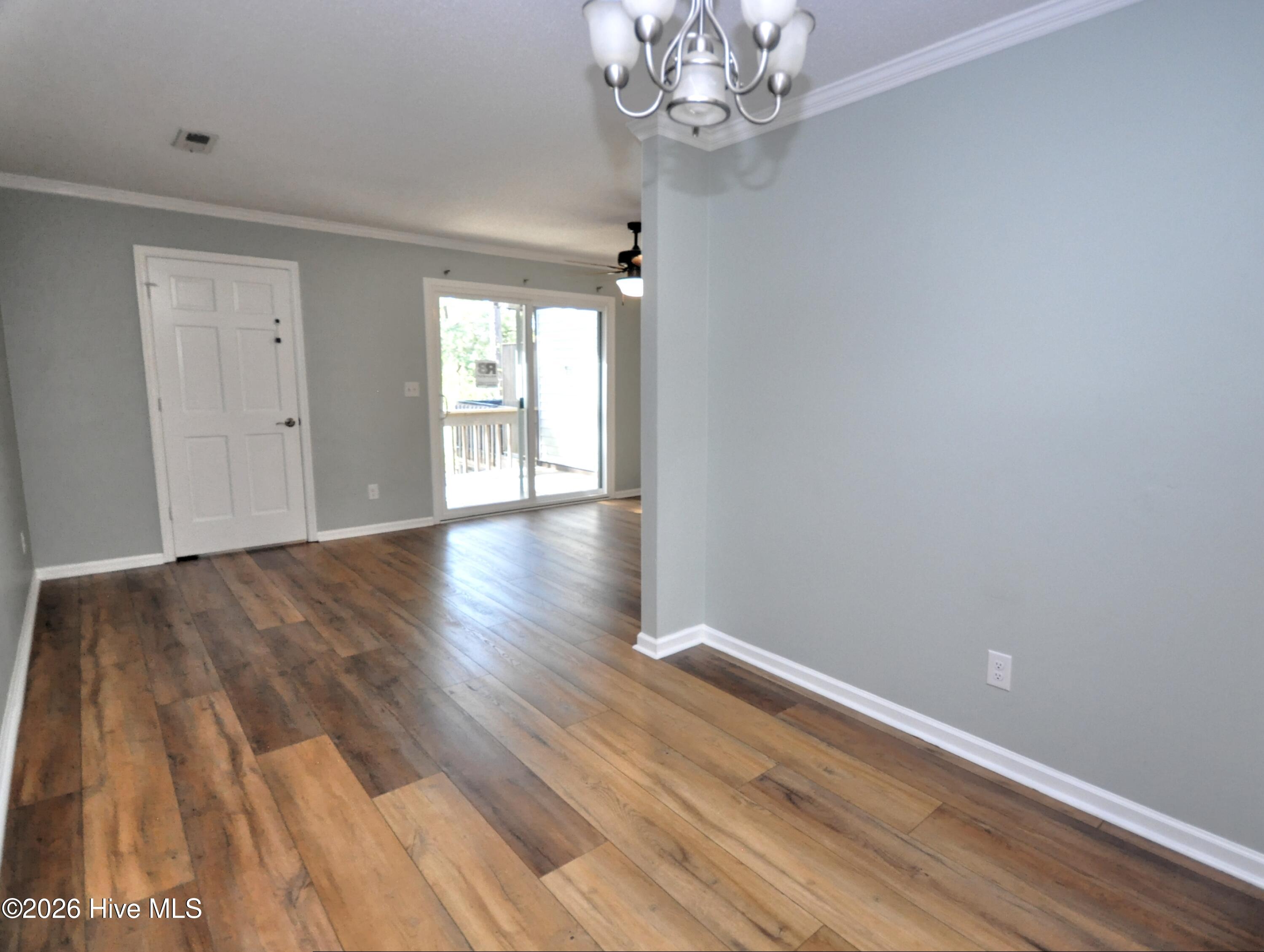 100567651 | Photo 12