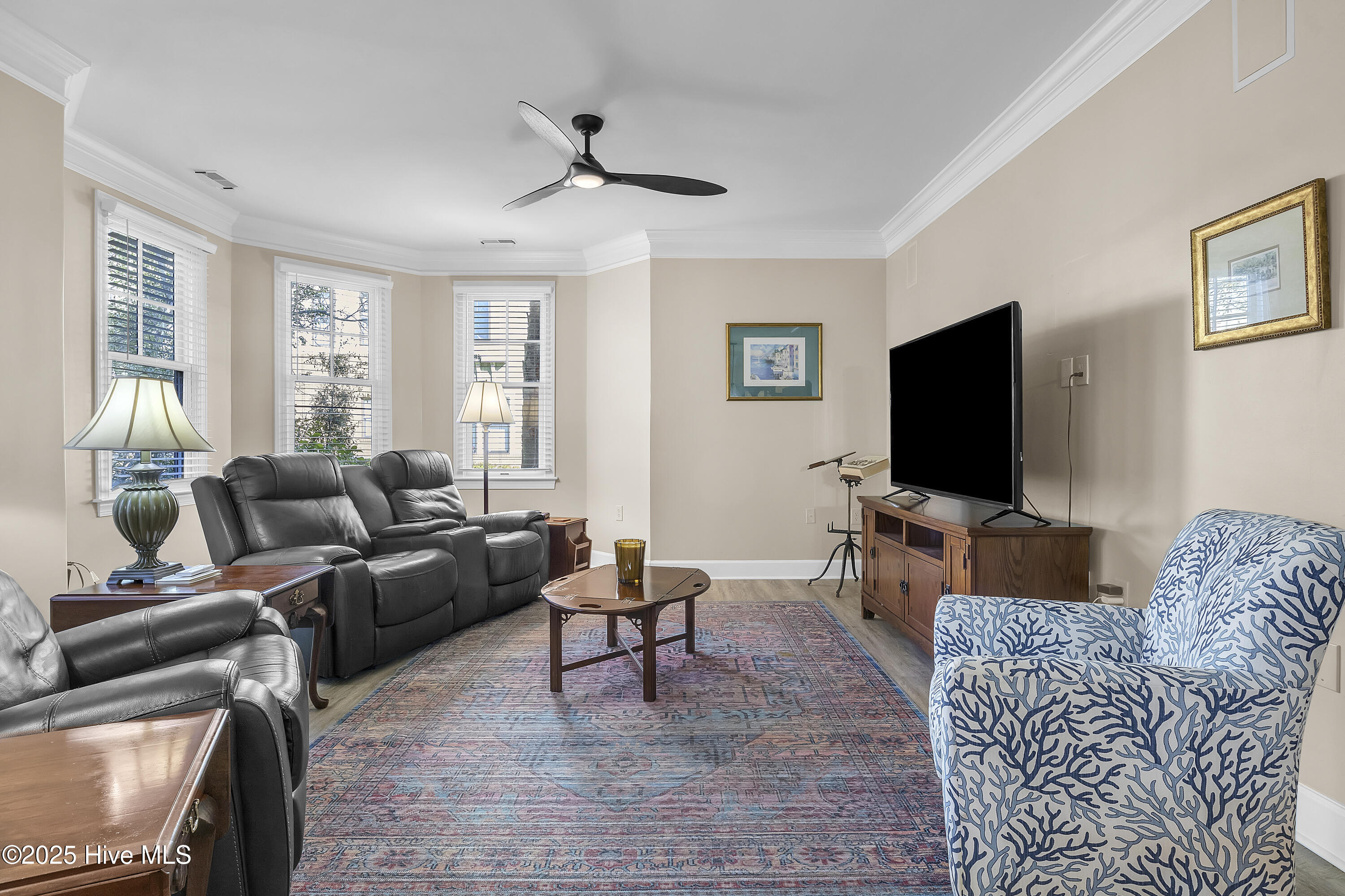 100541571 | Photo 11