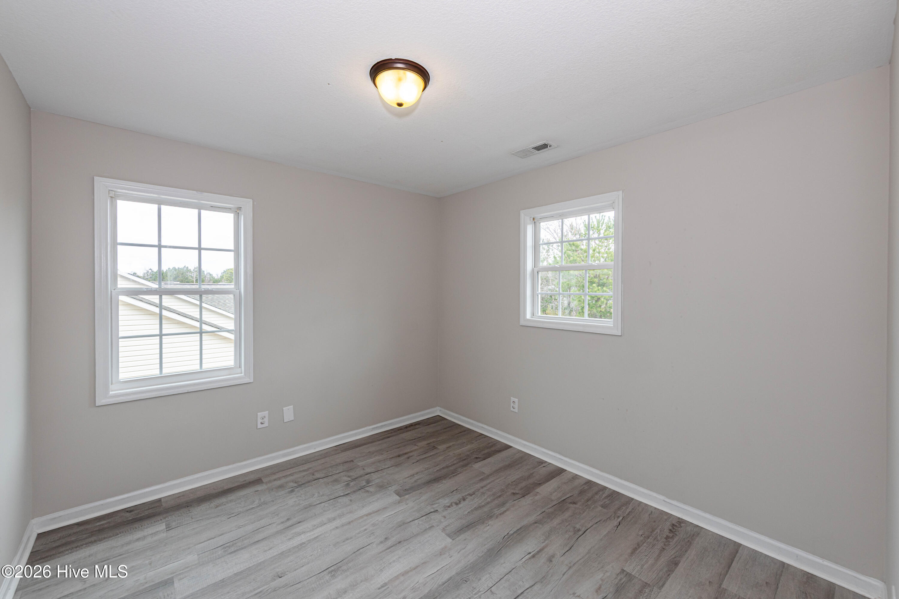 100557262 | Photo 37