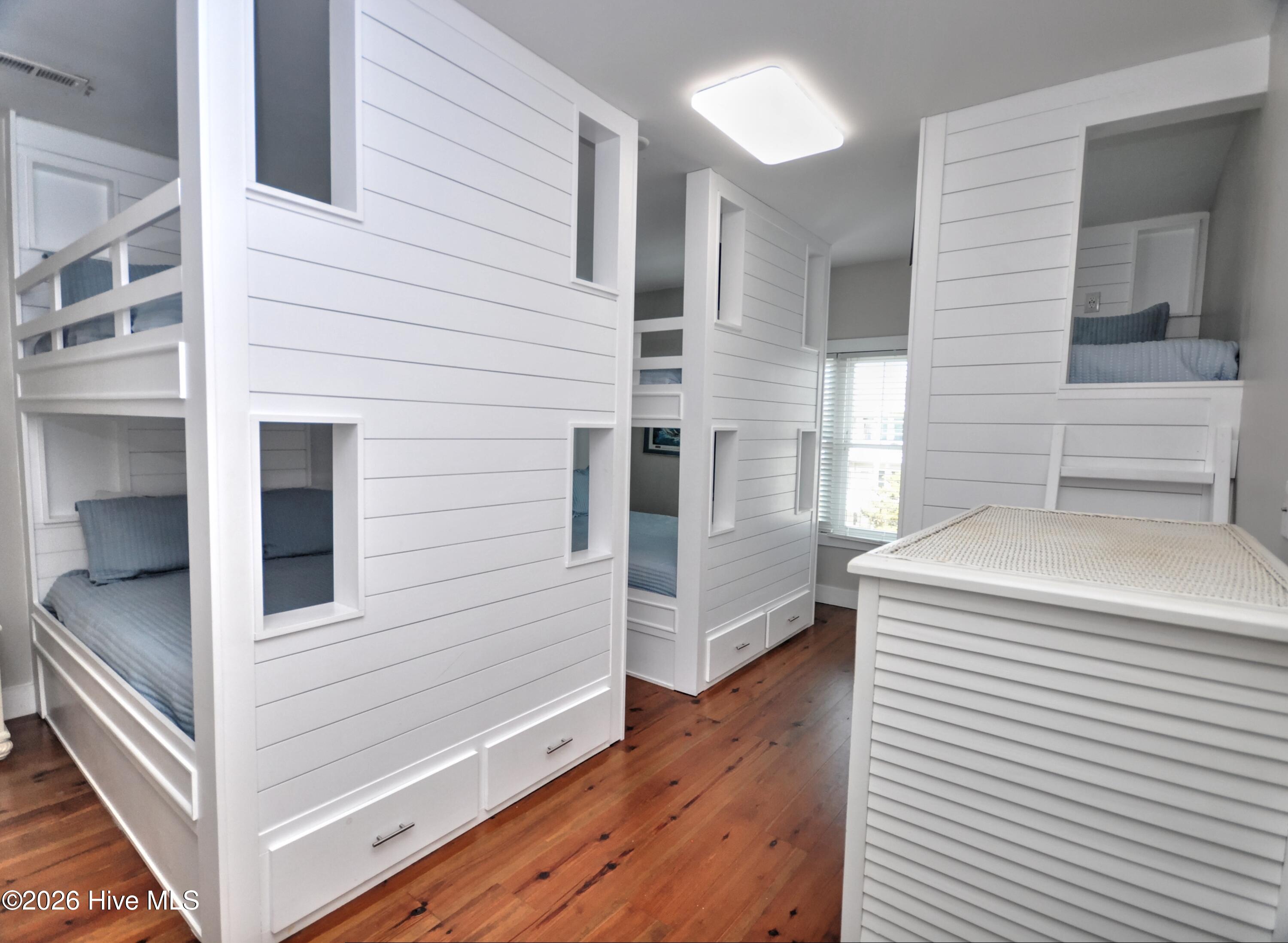 100561409 | Photo 56