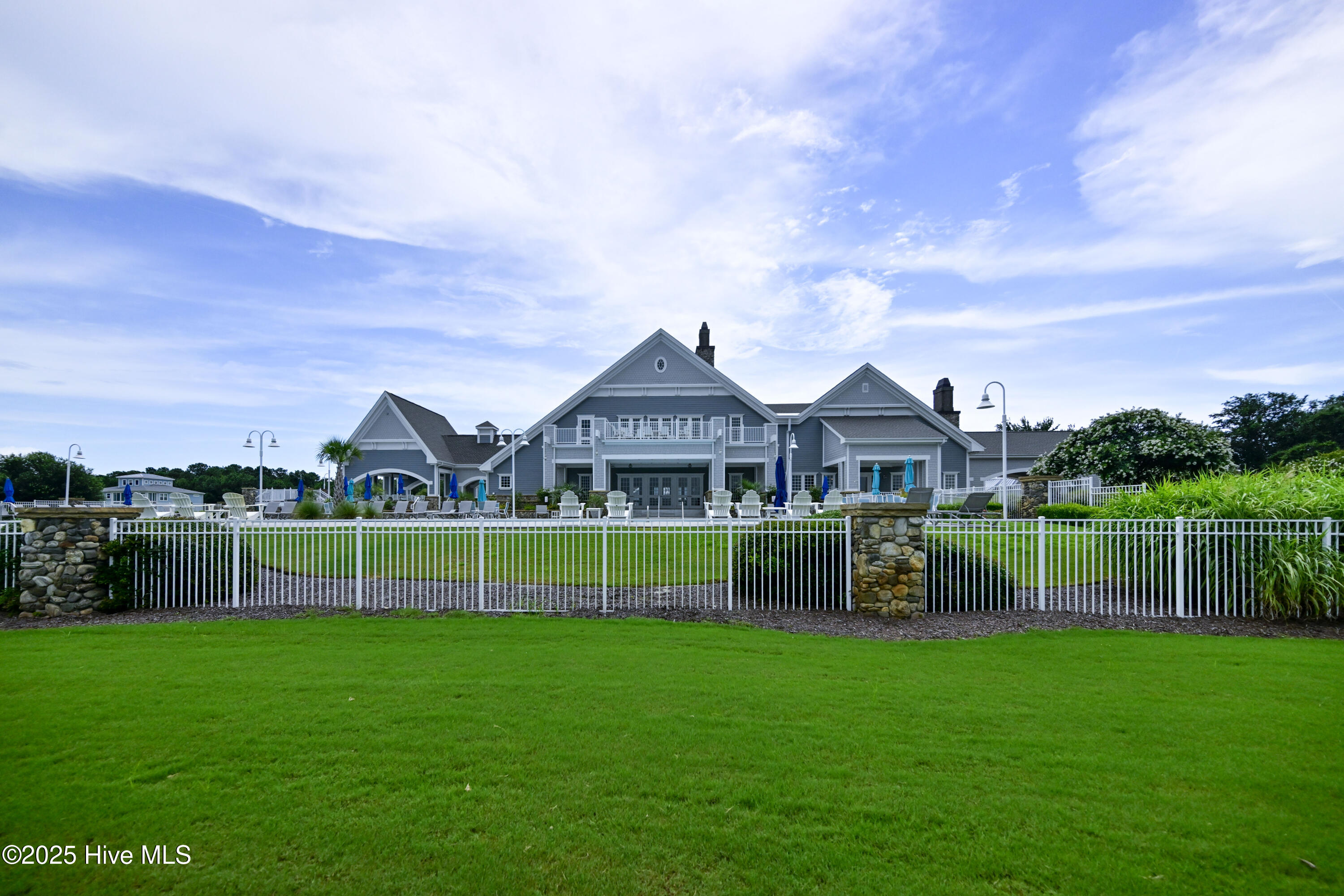 100523770 | Photo 83