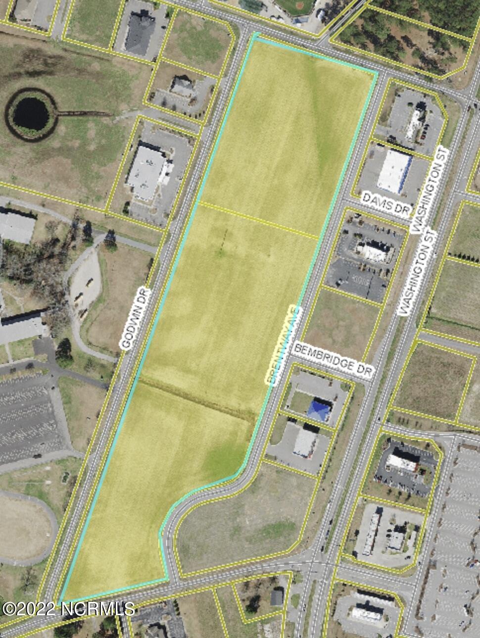 Prime Property!! High Traffic Counts Nearby!! 20.59 Appx. acres for Development. A portion of the property is zoned Highway Commercial and another portion is zoned Office and Institutional.  Contains all of PID 0501161, 0501164. There may be an opportunity for rezoning to all commercial.   Nearby traffic counts are over 12,000 cars per day. Nearby Seller may consider subdividing. Services a rural population of 30k plus! Nearby Commercial entities: WalMart, Walgreens, Eye Care Center, Dollar Tree, Murphy, Hardees, KFC/Taco Bell, Pizzahut, Dairy Queen and More! Also, Near a medical park, Expansion onto this property would be ideal!