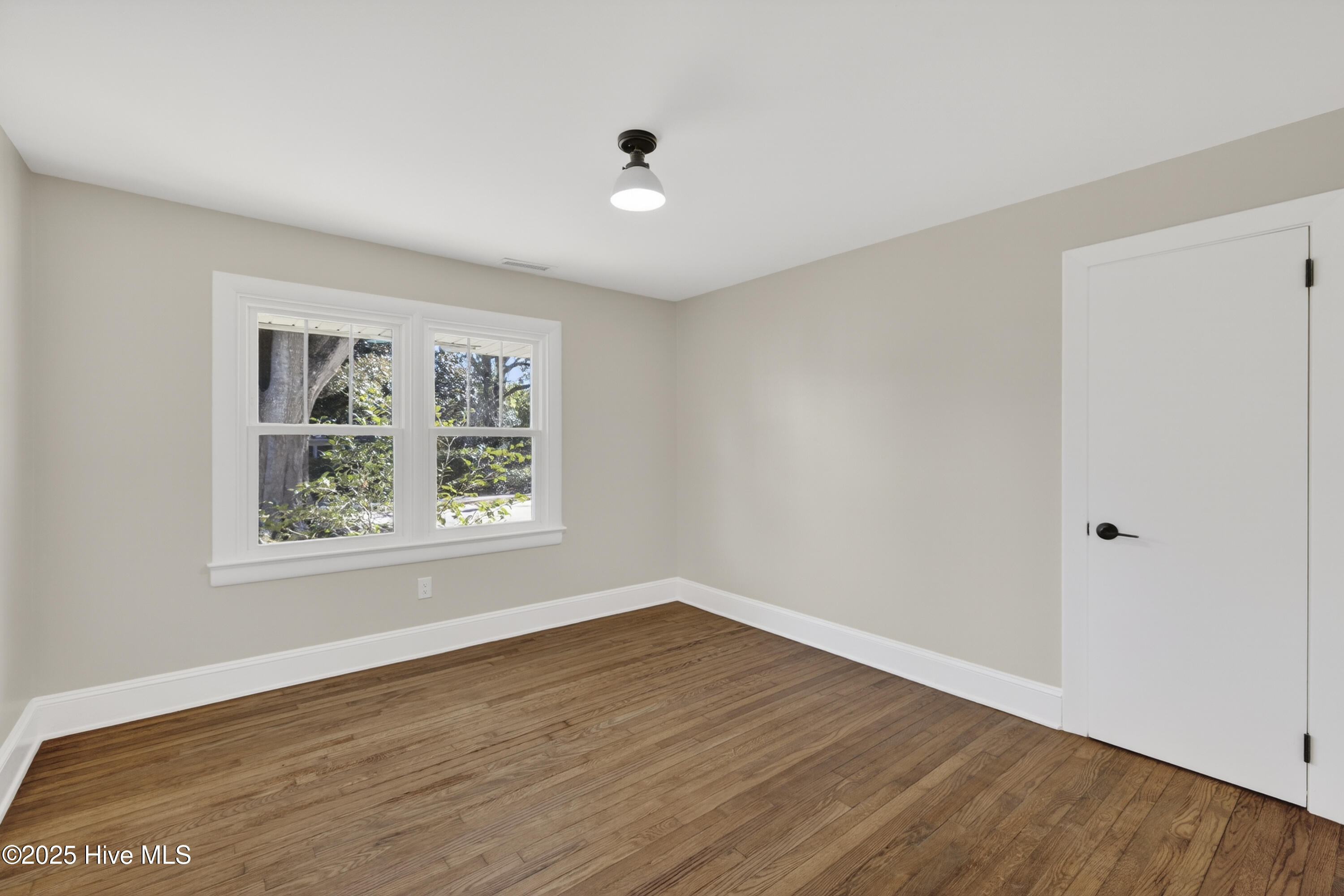 100567481 | Photo 18