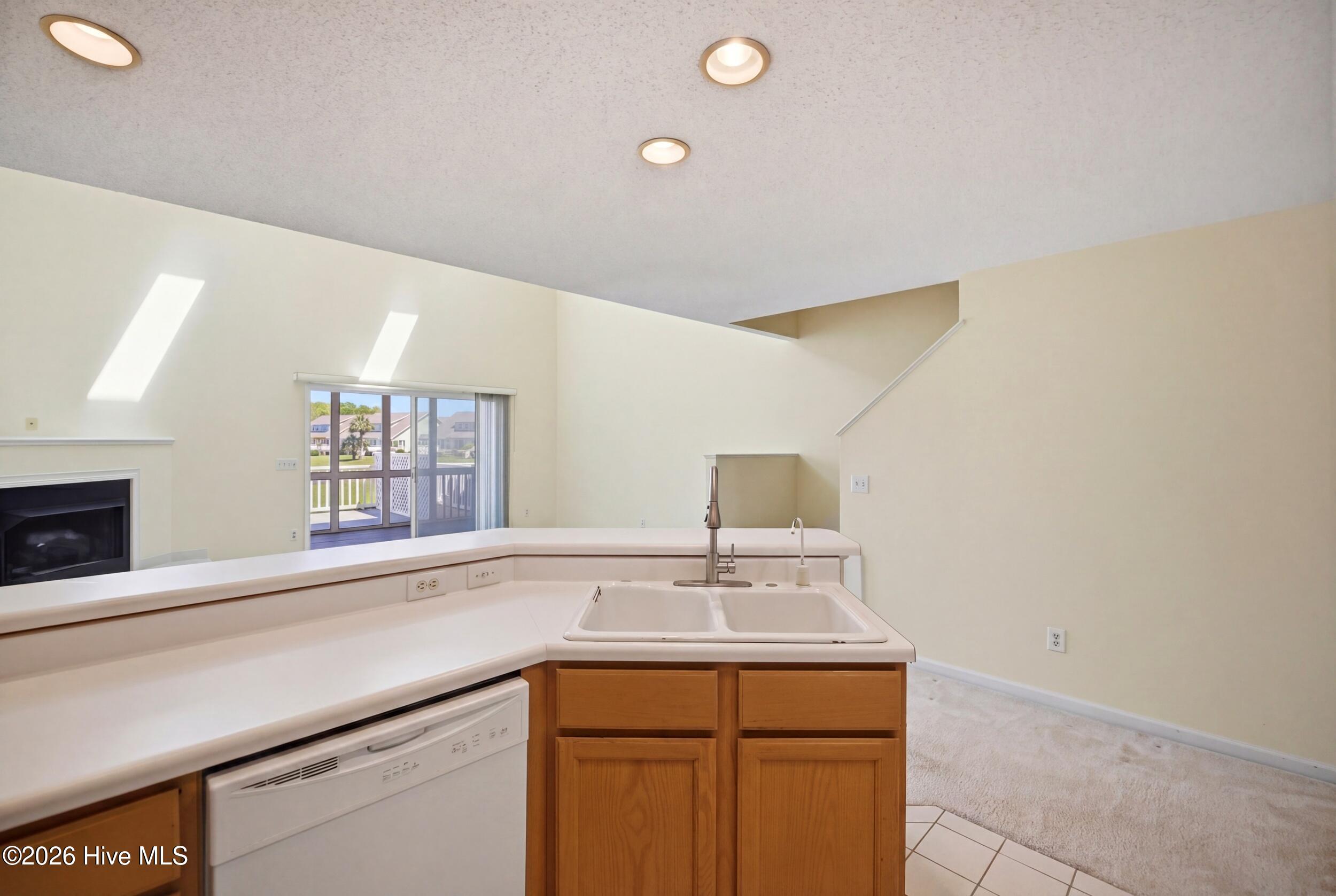 100566721 | Photo 16