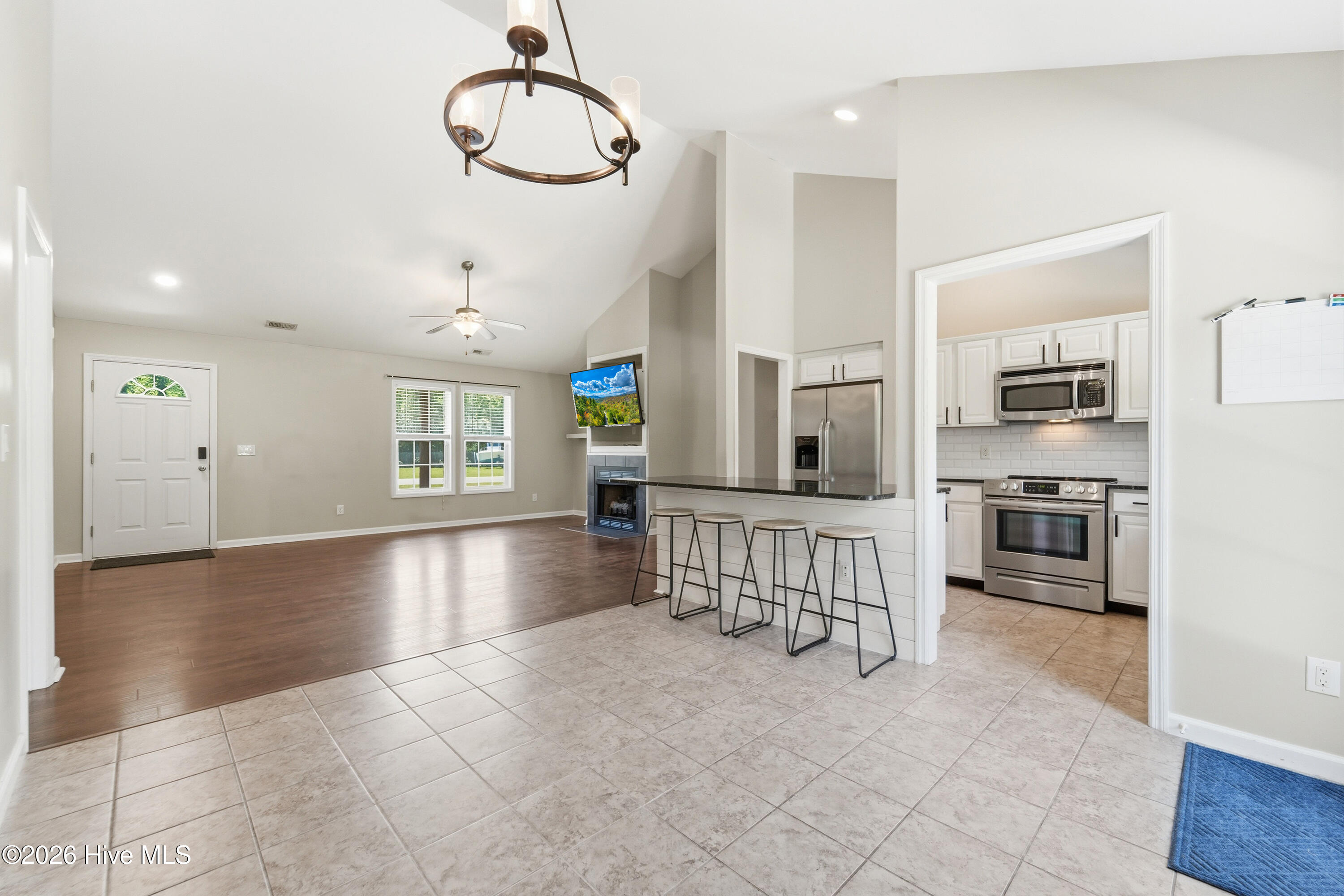 100568170 | Photo 14