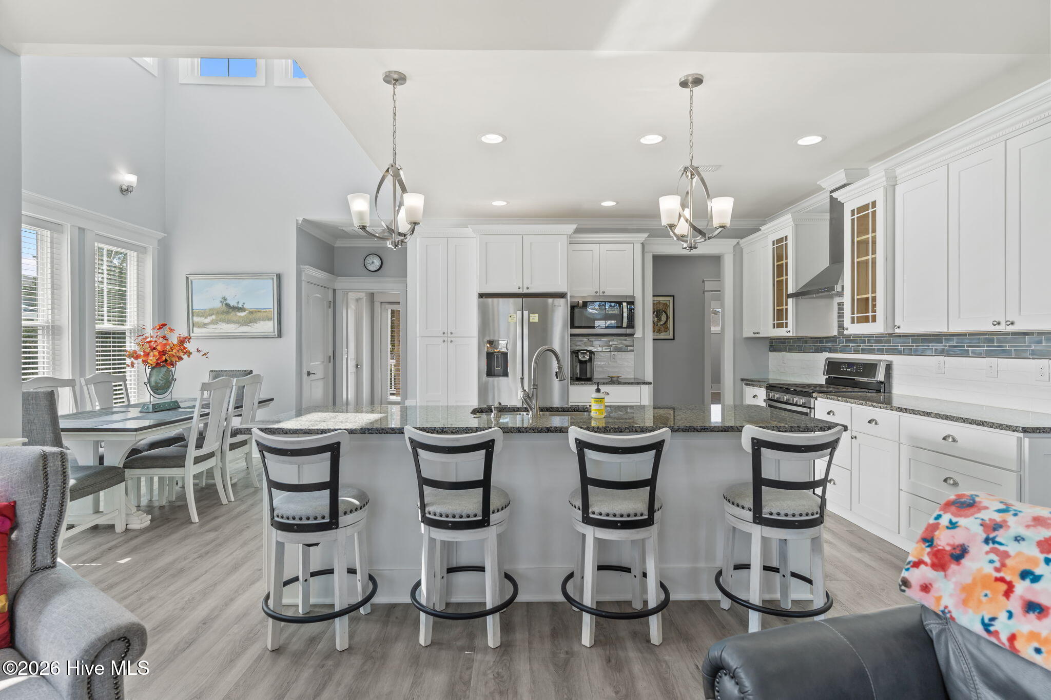 100562784 | Photo 31