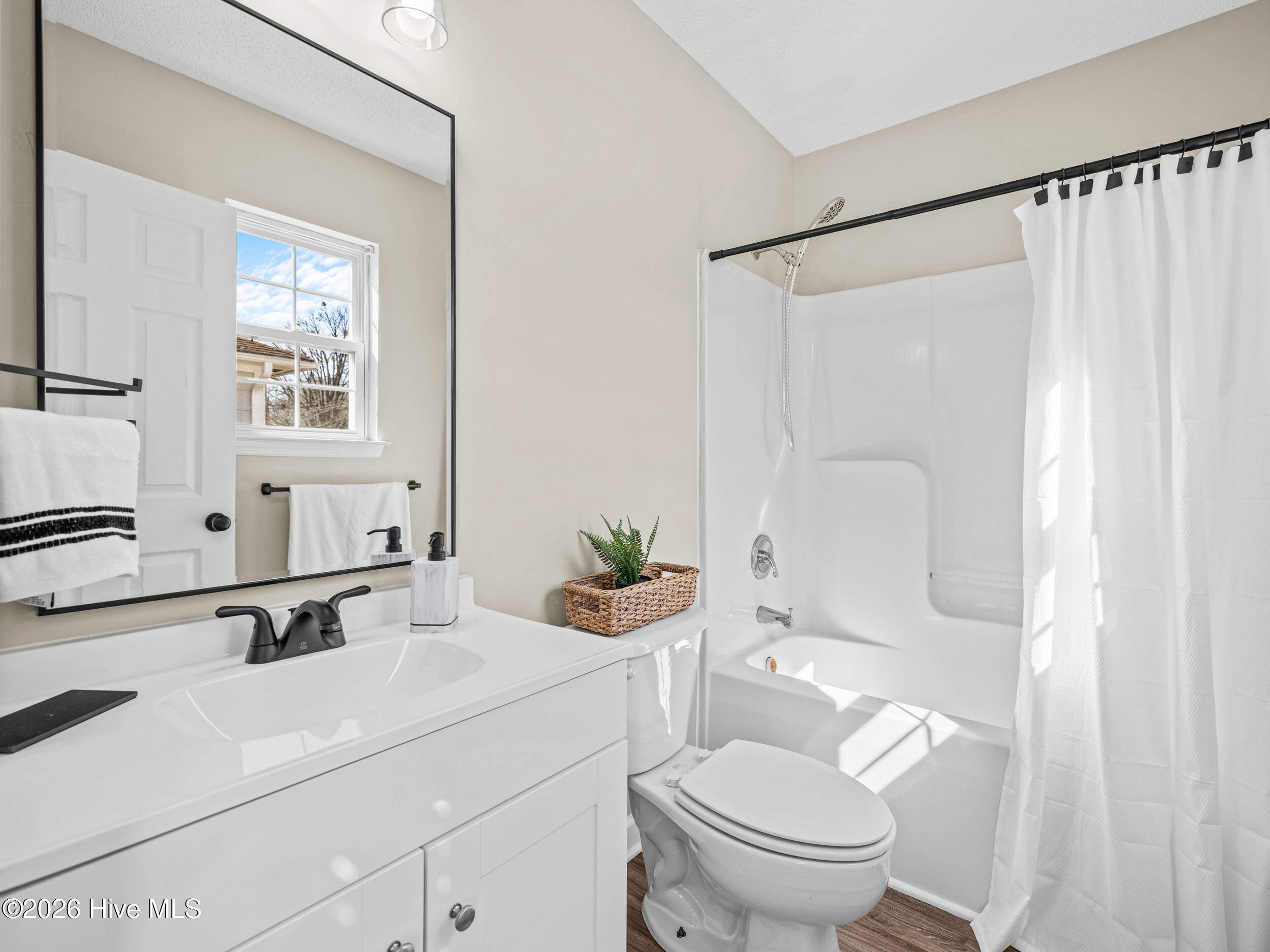 100554469 | Photo 26