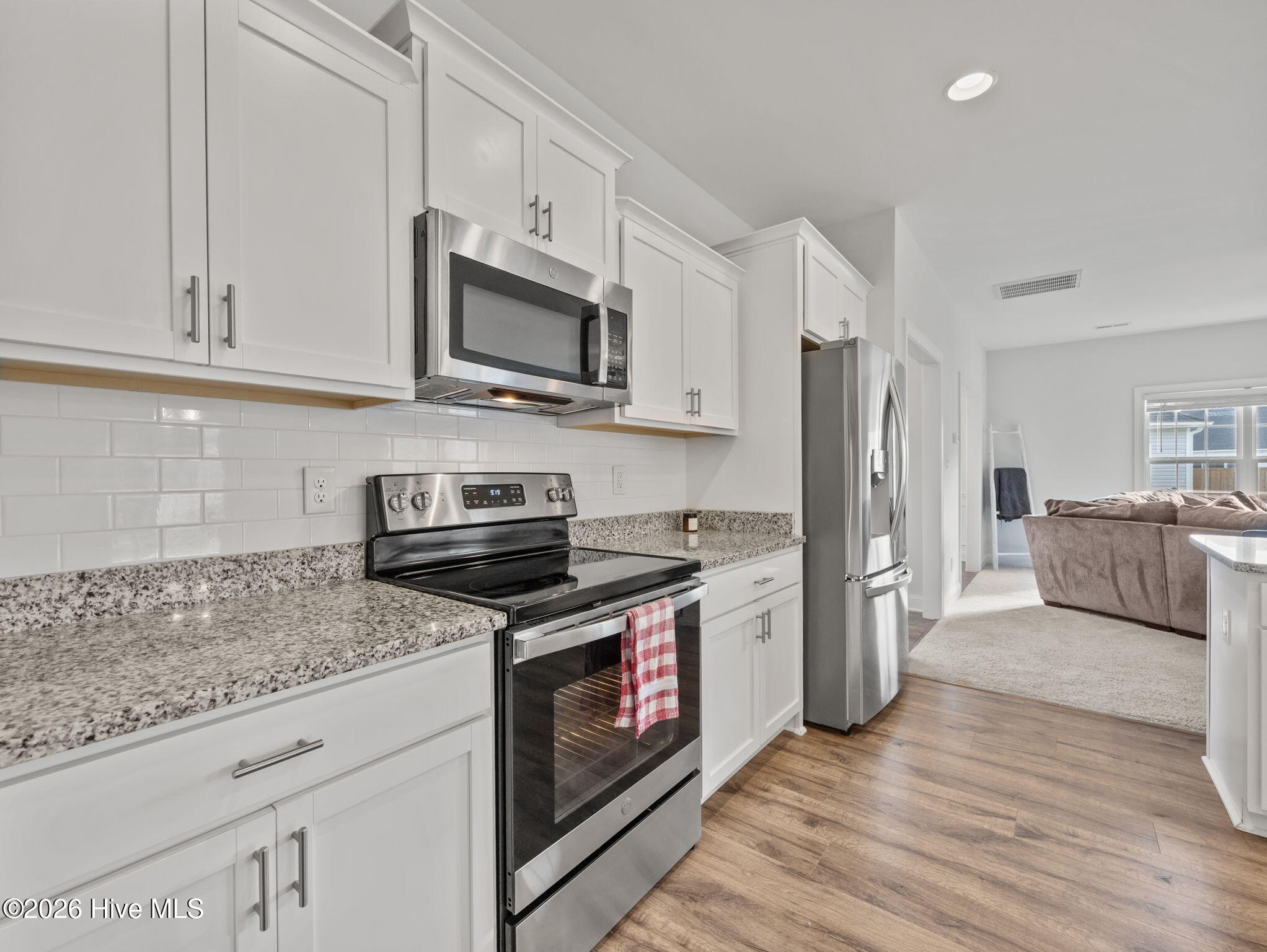 100563779 | Photo 15