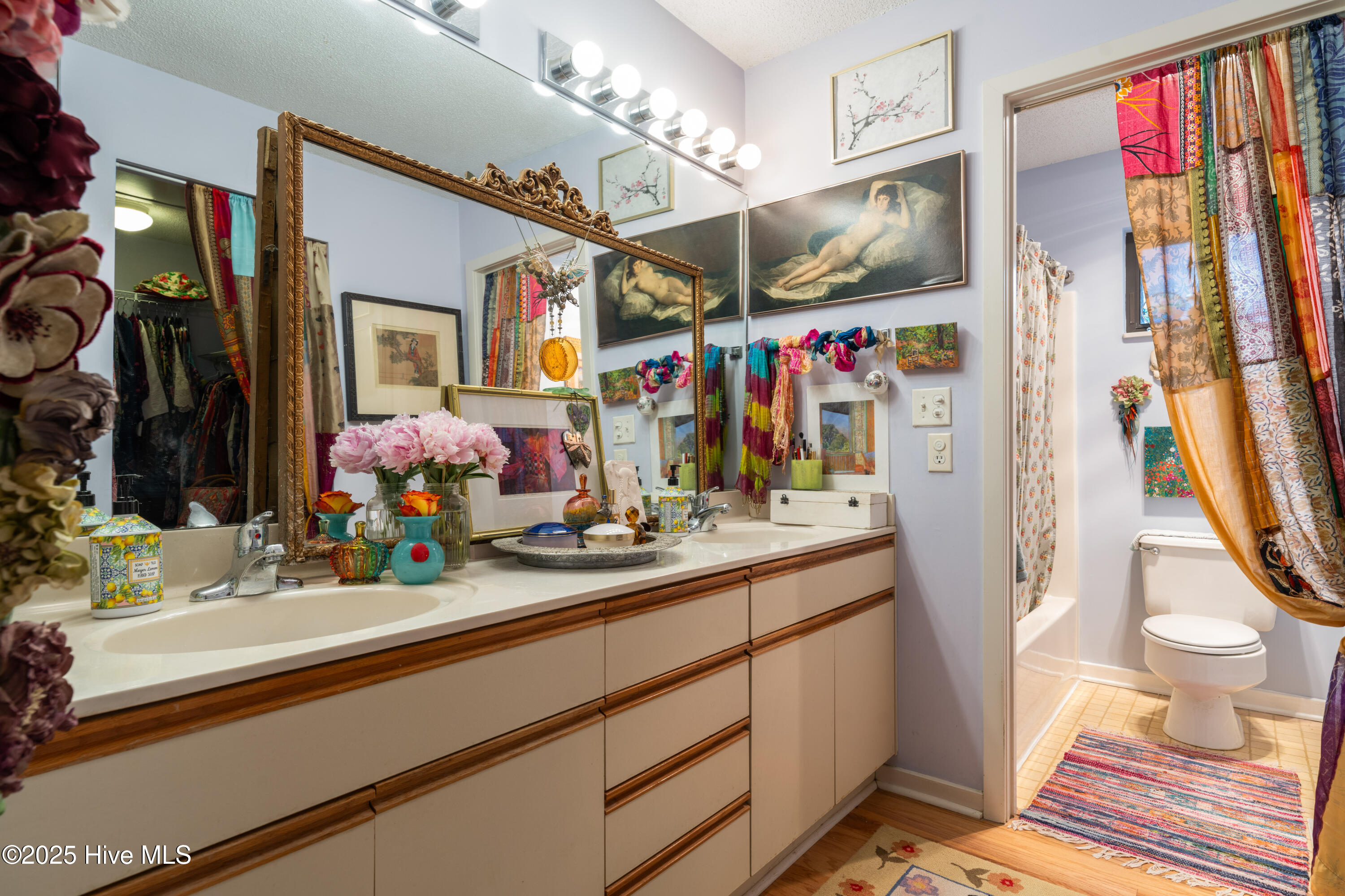 100543776 | Photo 41